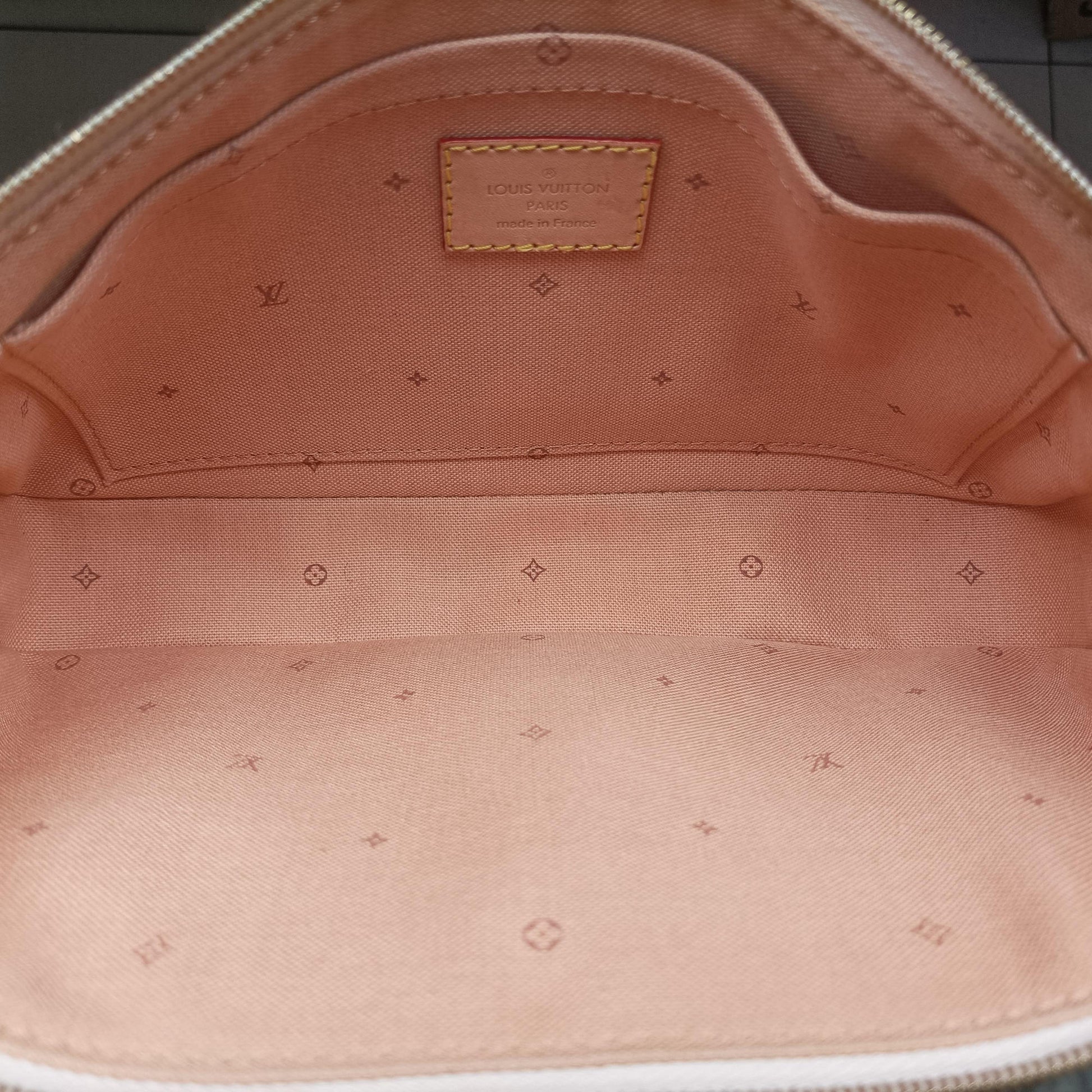Maxi Pochette Accessoires Ivory x Brown PVC-coated canvas M20920 IC Chipマキシ ポシェット アクセソワール アイボリーxブラウン PVCコーティングキャンバス M20920 ICチップ