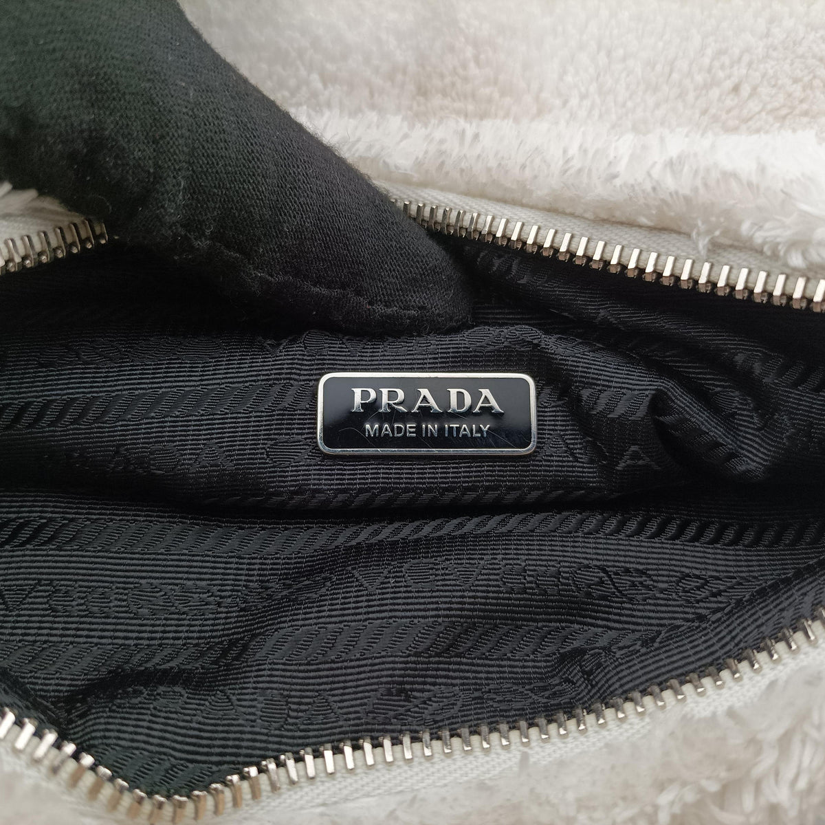 Pre-owned Prada Re-Edition2000 White Terry cloth 1NE515 handbag | stylenewstar