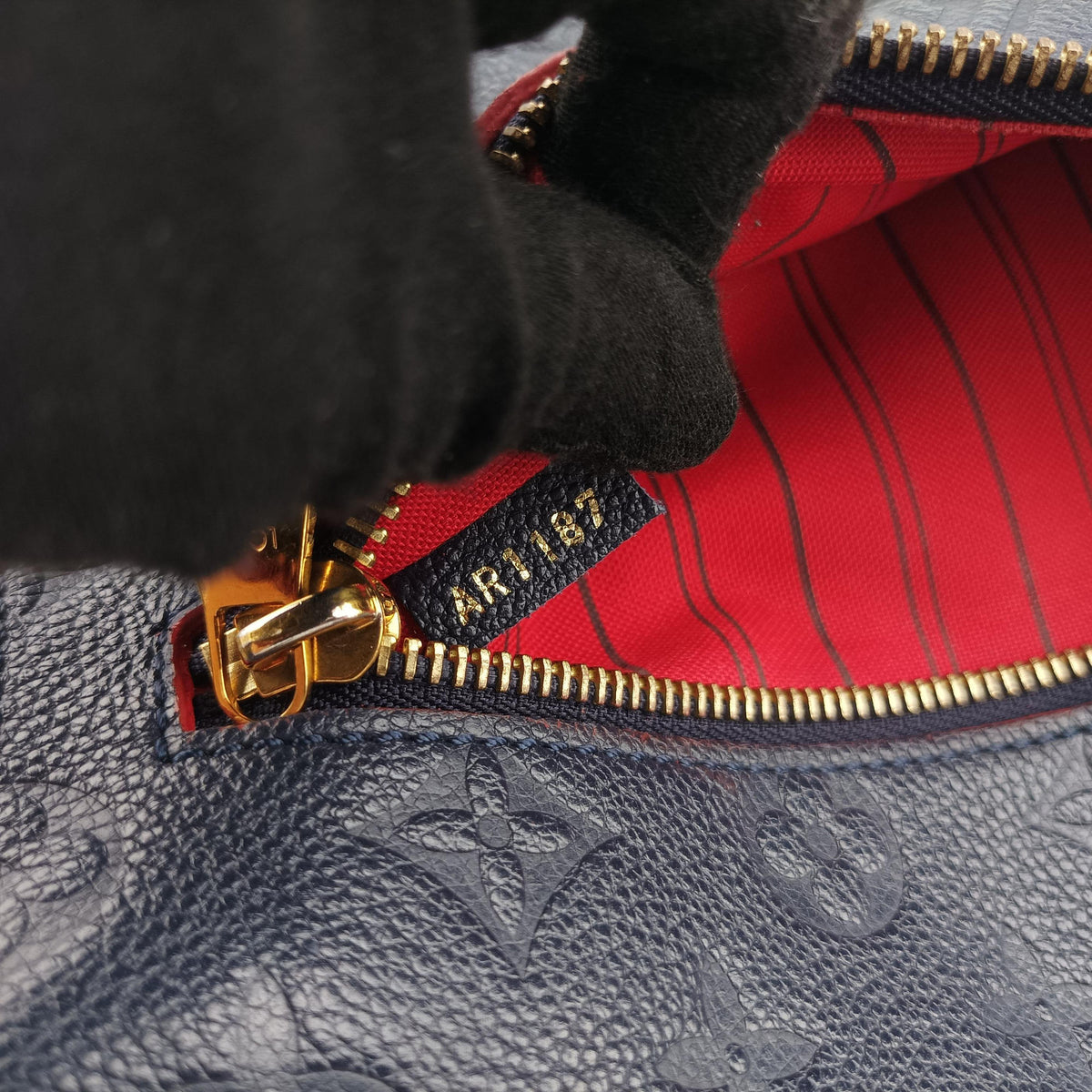 Pochette MéTIS MM Navy×Marine Rouge Monogram Empreinte M44071 AR1187ポシェットメティスMM ネイビー×マリーヌルージュ モノグラム アンプラント M44071 AR1187