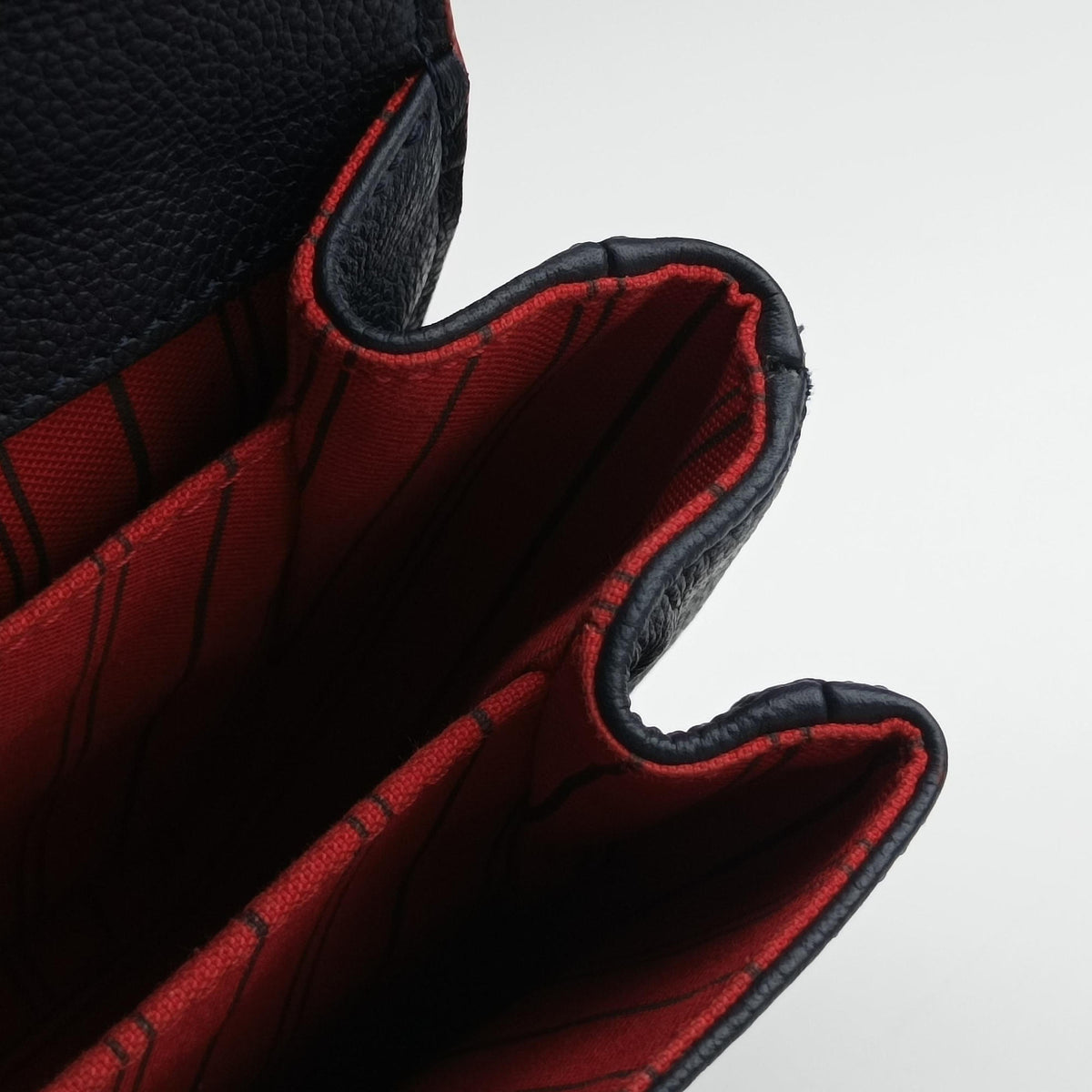 Pochette MéTIS MM Navy×Marine Rouge Monogram Empreinte M44071 AR1187ポシェットメティスMM ネイビー×マリーヌルージュ モノグラム アンプラント M44071 AR1187