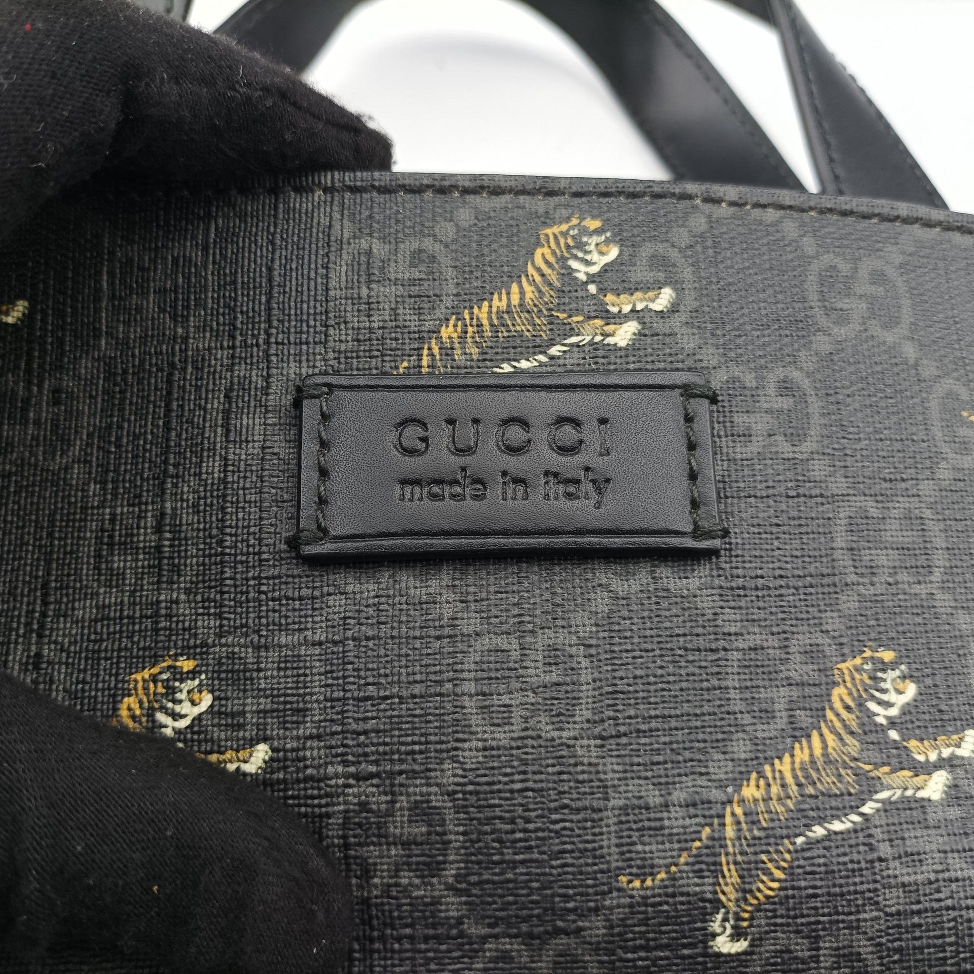 Pre-owned Gucci GG Supreme Tiger Black PVC coated canvas 495559 handbag | stylenewstar
