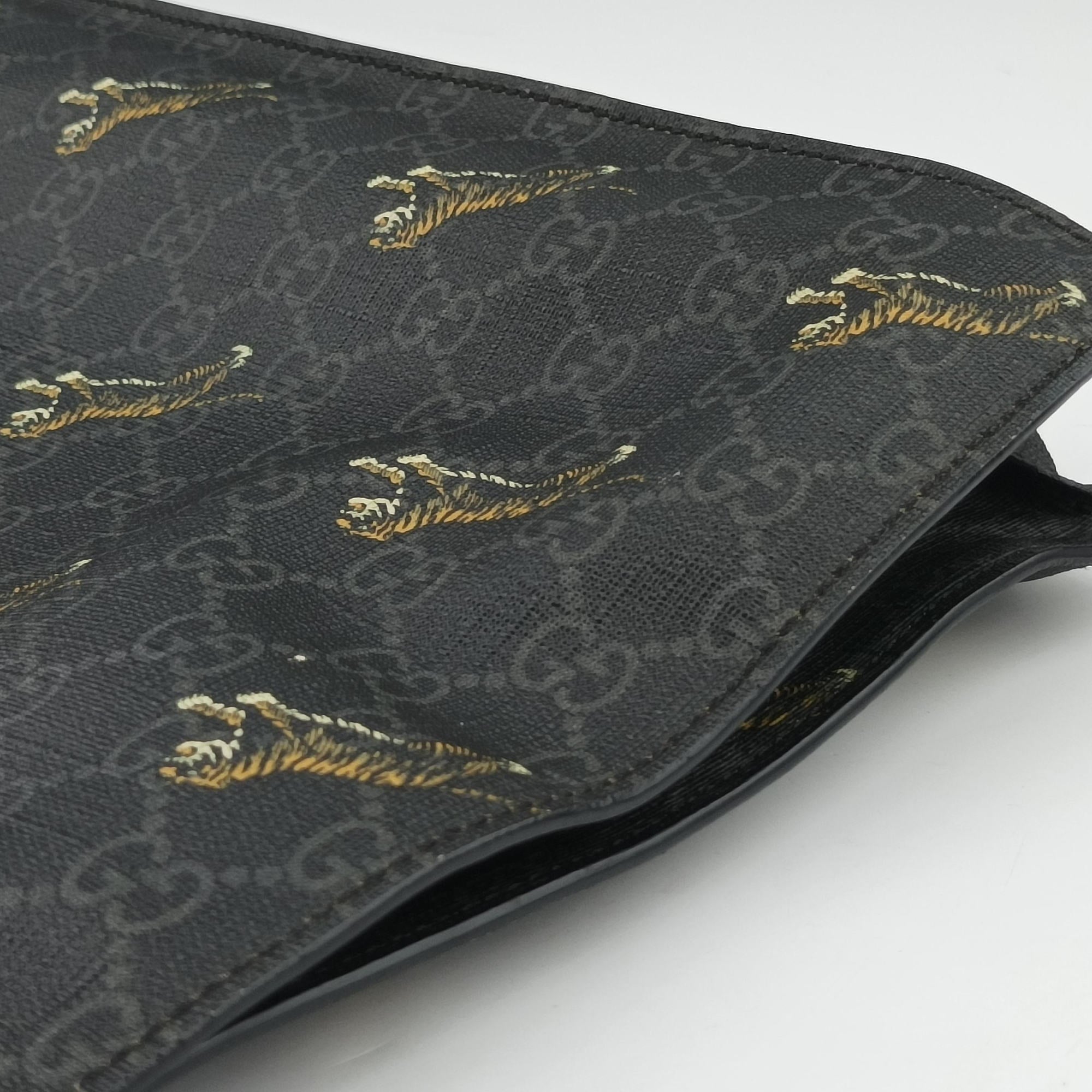 Pre-owned Gucci GG Supreme Tiger Black PVC coated canvas 495559 handbag | stylenewstar