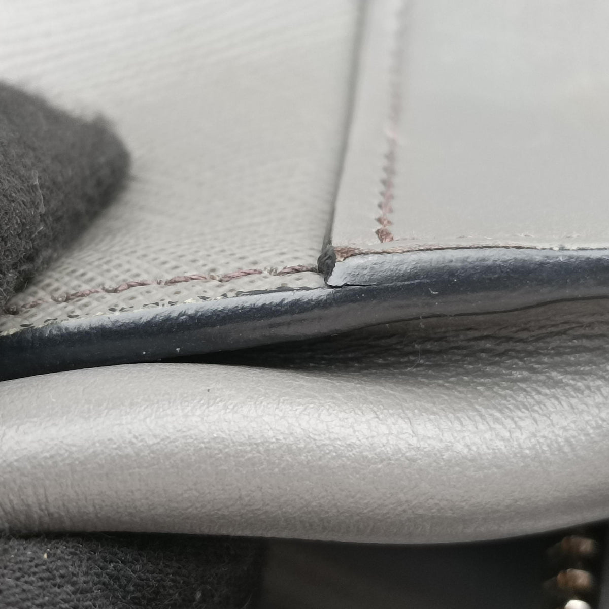 Esplanade Grey SAFFIANO Leather 1BA045 117 Pエスプラナード グレー サフィアーノレザー 1BA045 117 P