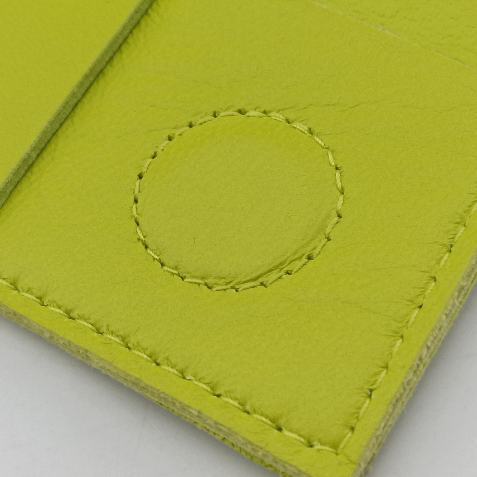 CASSETTE Green lambskin B09834635Tカセット グリーン ラムスキン B09834635T