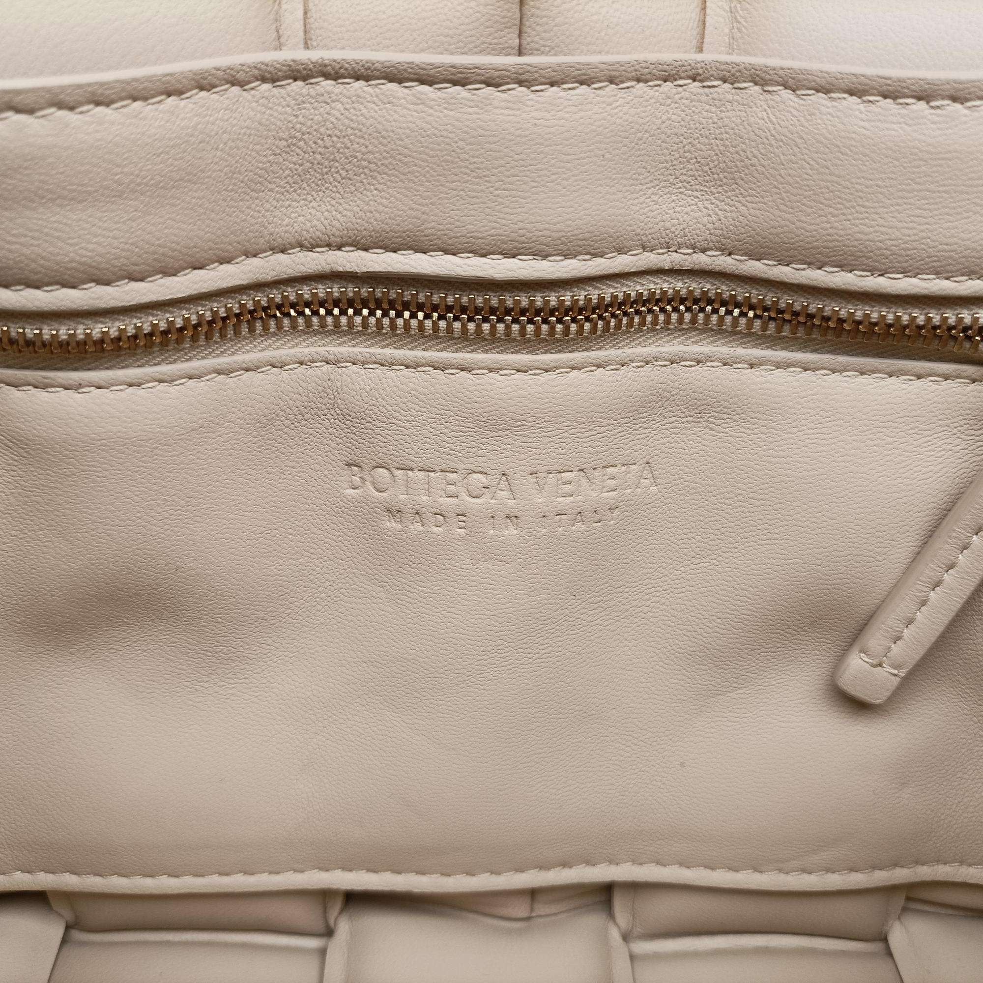 Padded CASSETTE Beige lambskin B09211443Sパデッド カセット ベージュ ラムスキン B09211443S