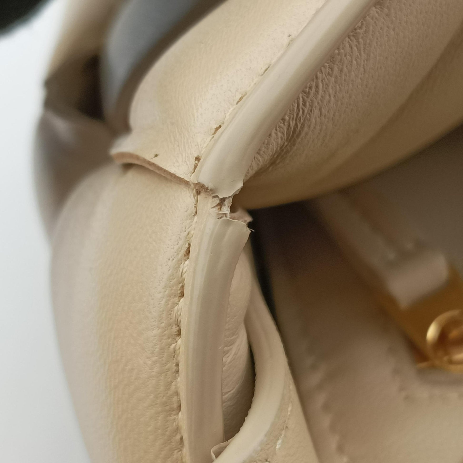 Padded CASSETTE Beige lambskin B09211443Sパデッド カセット ベージュ ラムスキン B09211443S