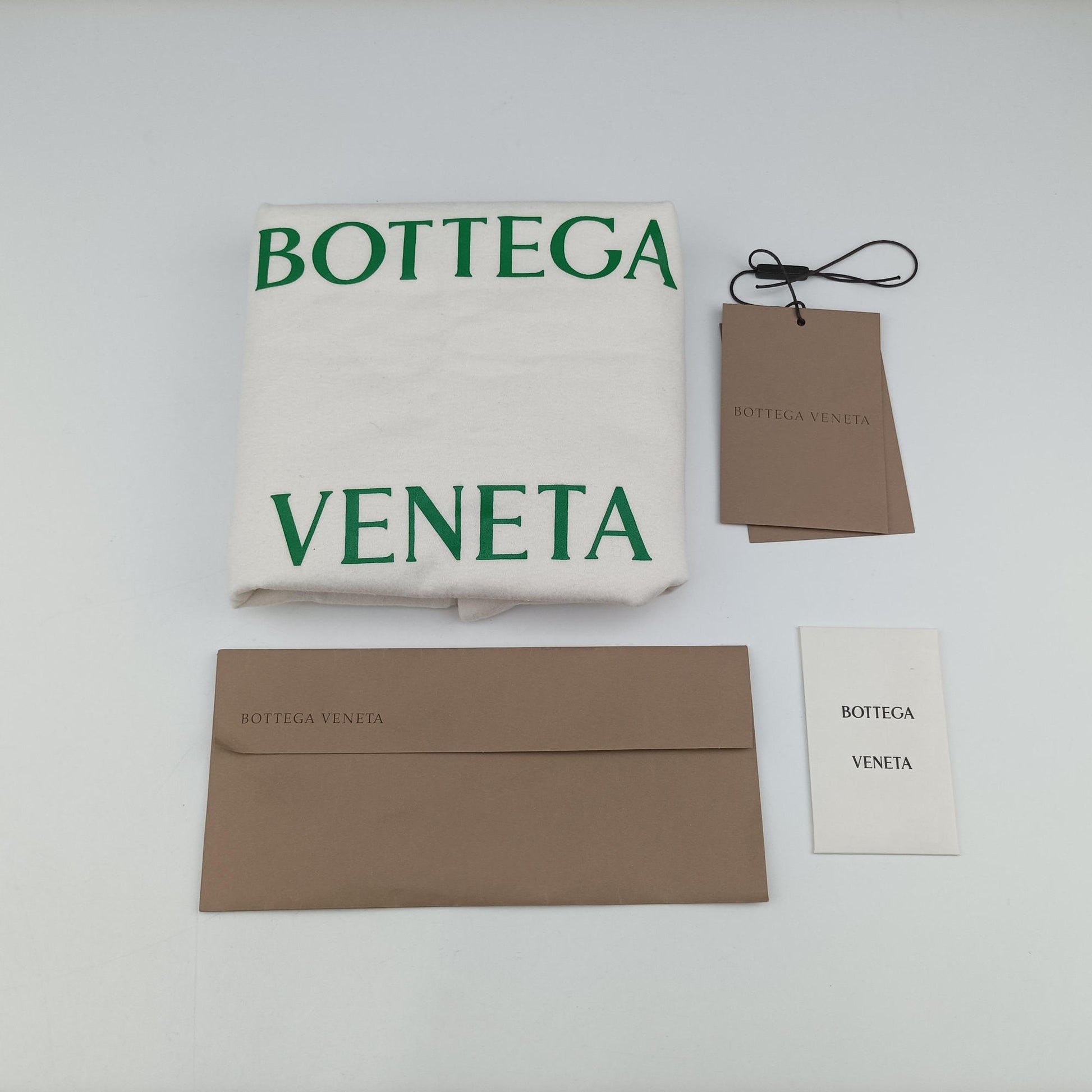 Padded CASSETTE Beige lambskin B09211443Sパデッド カセット ベージュ ラムスキン B09211443S