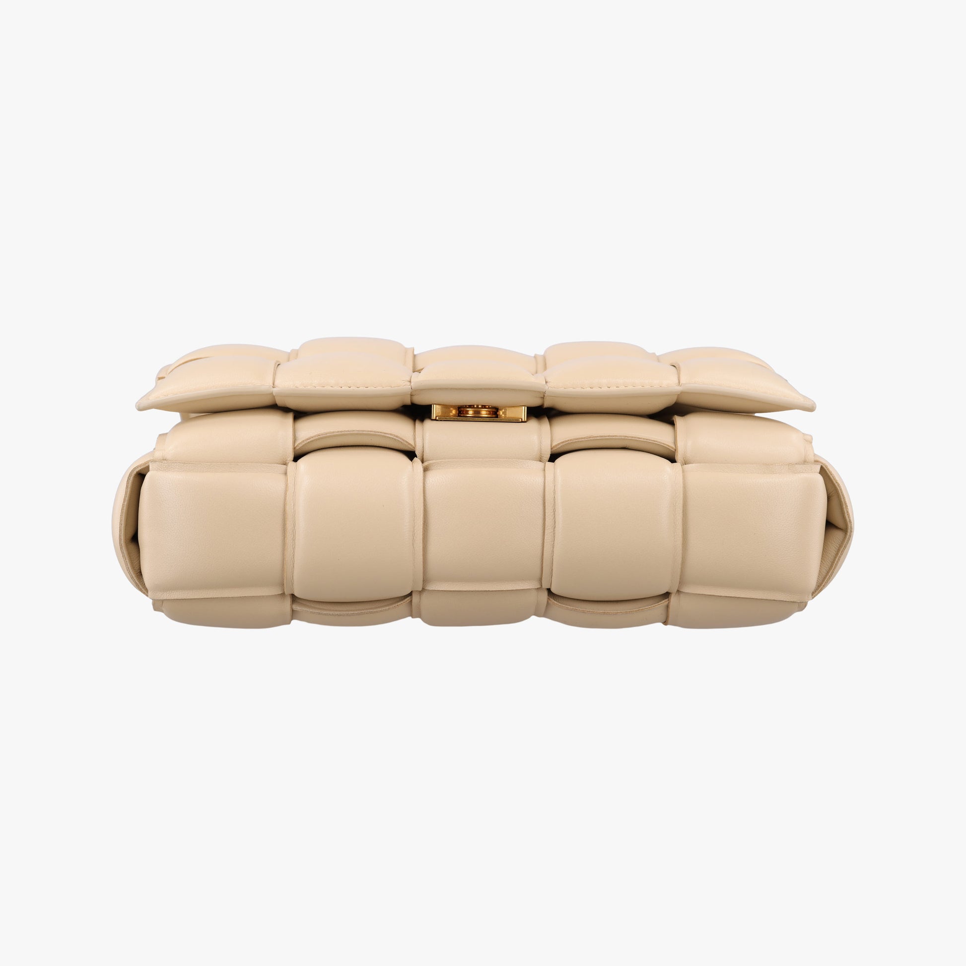 Padded CASSETTE Beige lambskin B09211443Sパデッド カセット ベージュ ラムスキン B09211443S