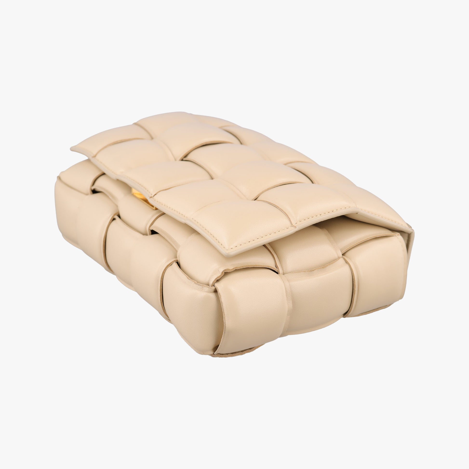 Padded CASSETTE Beige lambskin B09211443Sパデッド カセット ベージュ ラムスキン B09211443S