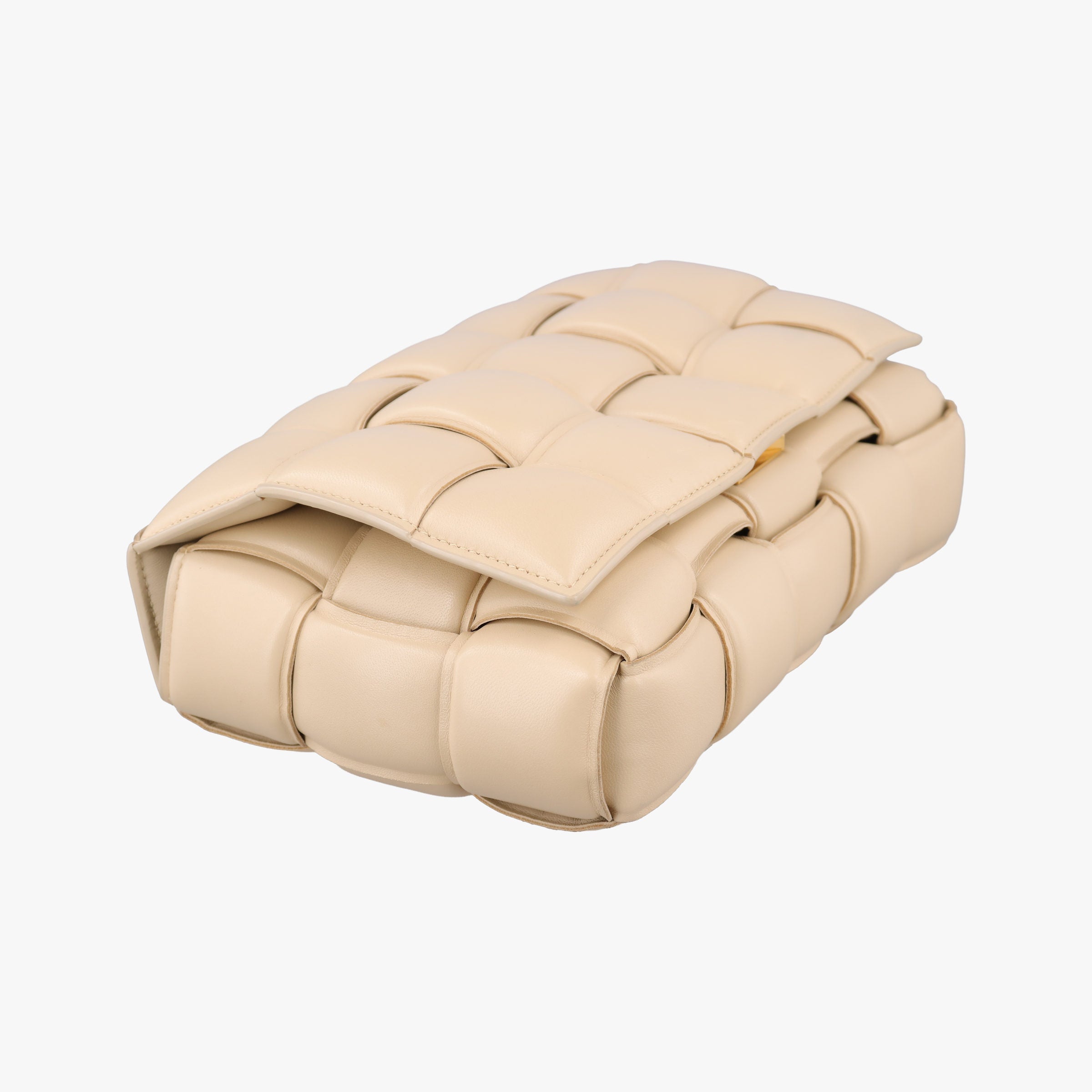 Padded CASSETTE Beige lambskin B09211443Sパデッド カセット ベージュ ラムスキン B09211443S
