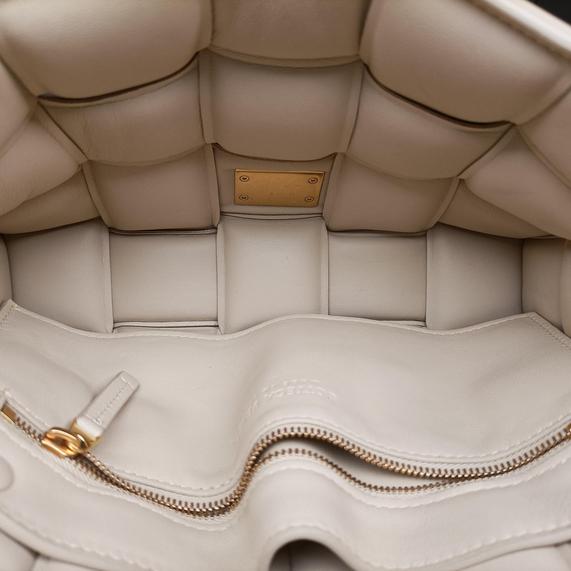 Padded CASSETTE Beige lambskin B09211443Sパデッド カセット ベージュ ラムスキン B09211443S
