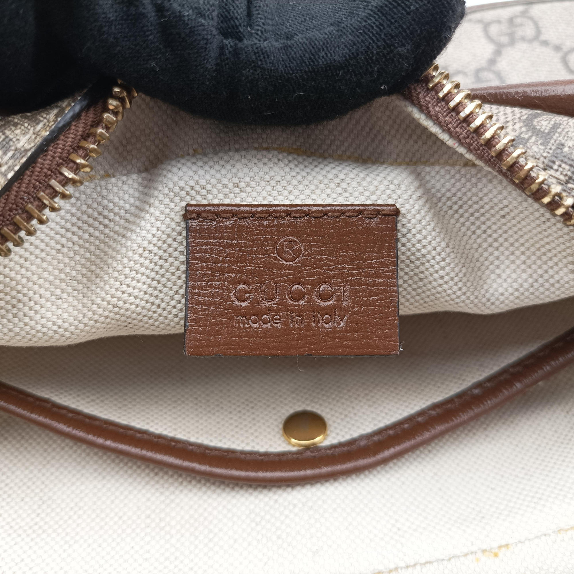 Vintage Gucci Fake/Not GG Supreme Brown PVC coated canvas 636243 clutchbag | stylenewstar