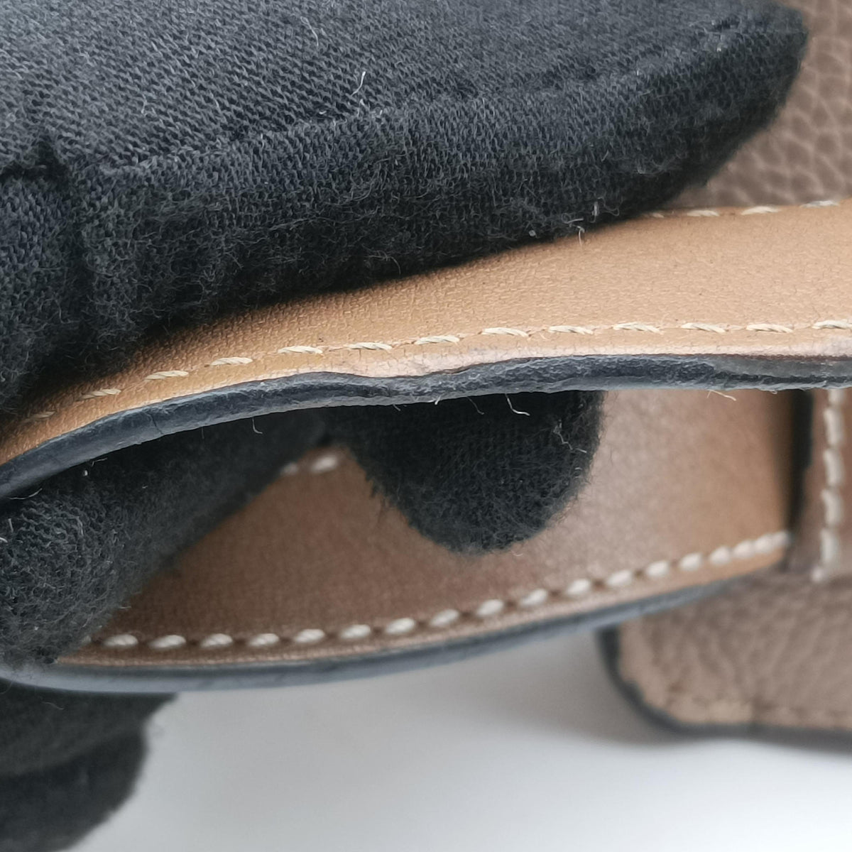 Pre-owned Loewe Hammock Camel Leather  shoulderbag | stylenewstar