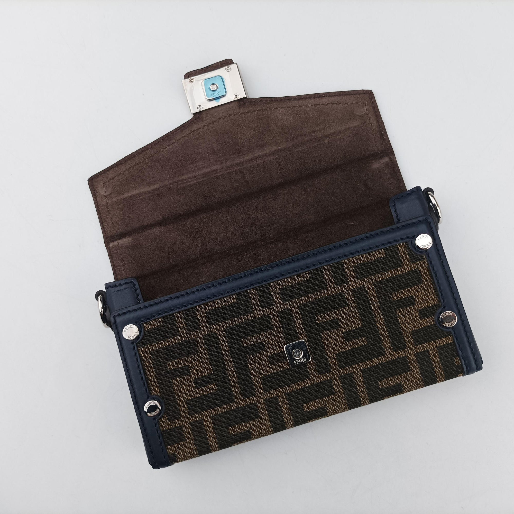 Zucca Soft Trunk Phone Pouch Brown canvas 7AS139 7AS139-AFBV-239-0501ズッカ ソフトトランク スマホポーチ ブラウン キャンバス 7AS139 7AS139-AFBV-239-0501