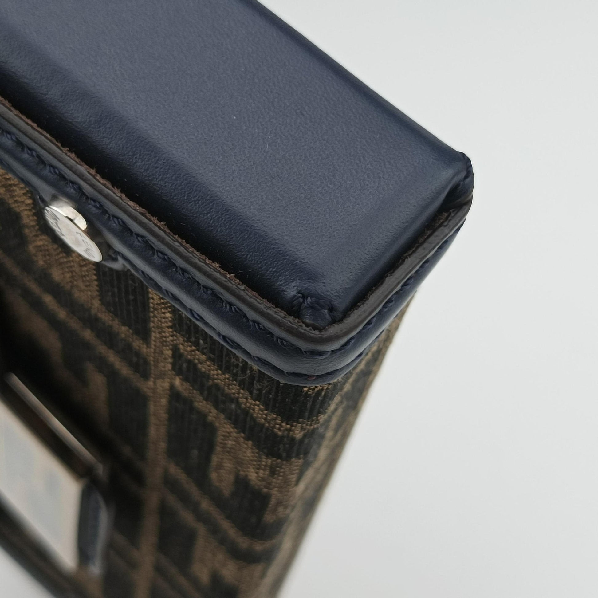 Zucca Soft Trunk Phone Pouch Brown canvas 7AS139 7AS139-AFBV-239-0501ズッカ ソフトトランク スマホポーチ ブラウン キャンバス 7AS139 7AS139-AFBV-239-0501