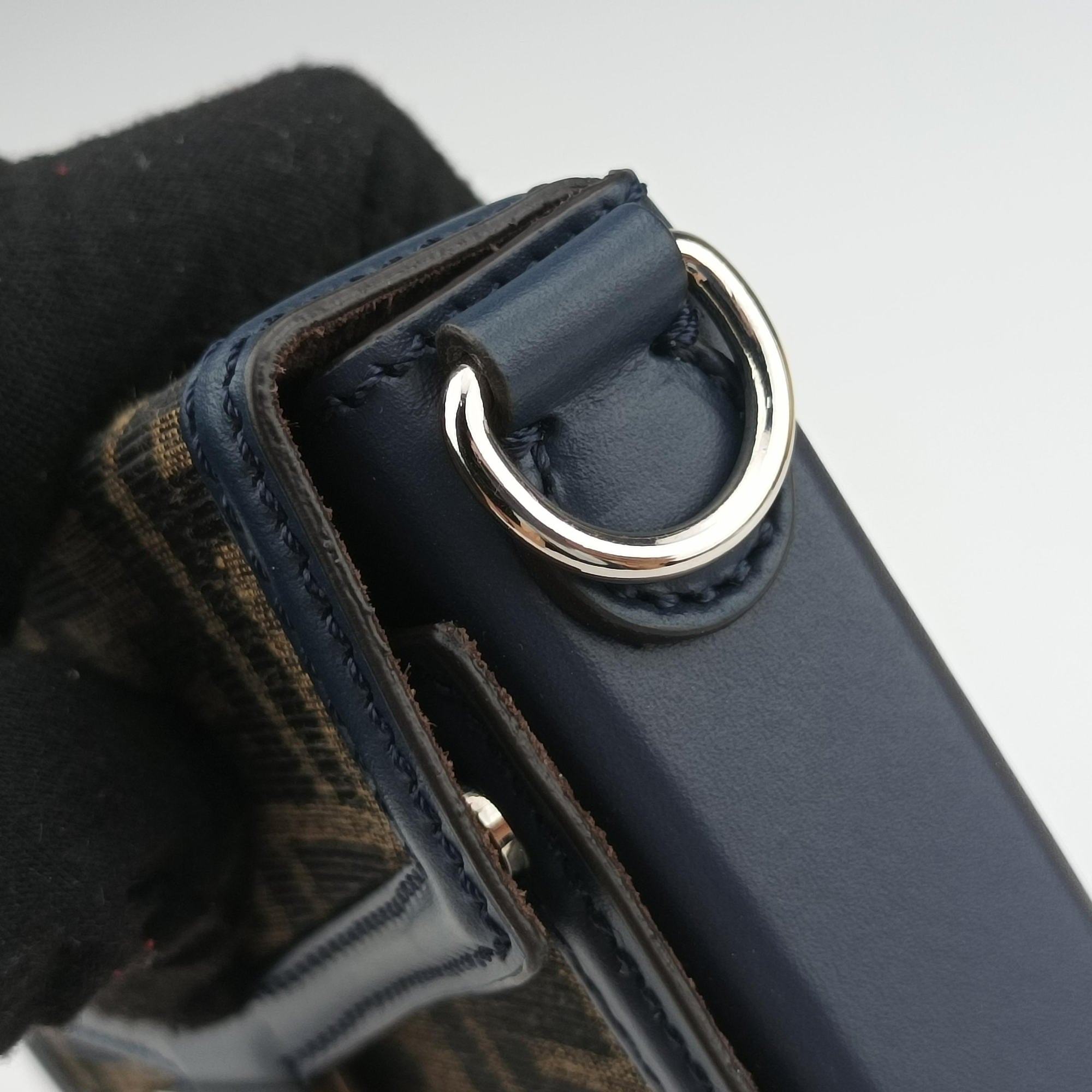 Zucca Soft Trunk Phone Pouch Brown canvas 7AS139 7AS139-AFBV-239-0501ズッカ ソフトトランク スマホポーチ ブラウン キャンバス 7AS139 7AS139-AFBV-239-0501