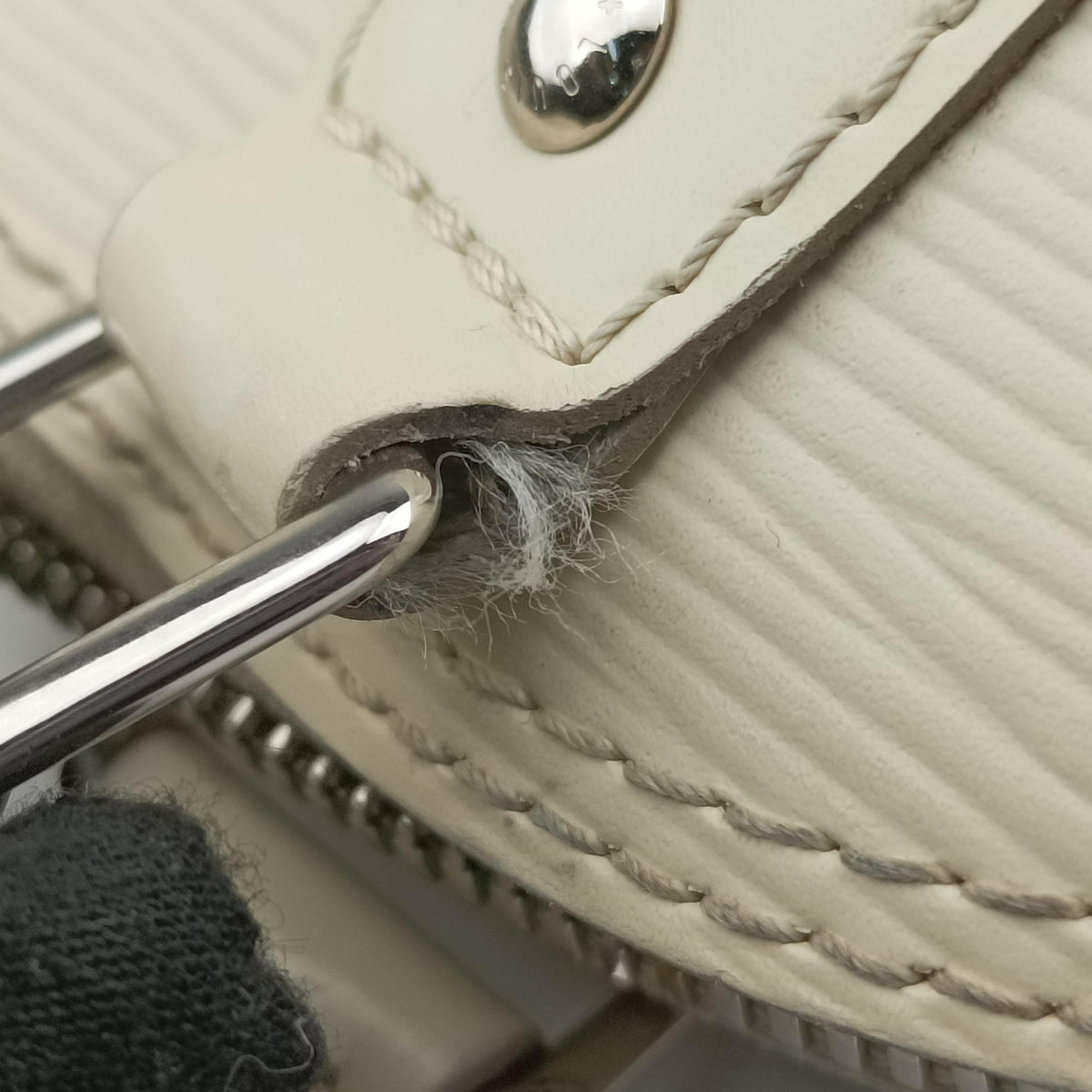 Secondhand Louis Vuitton Alma BB IVOIRE Epi M4085J shoulderbag | stylenewstar