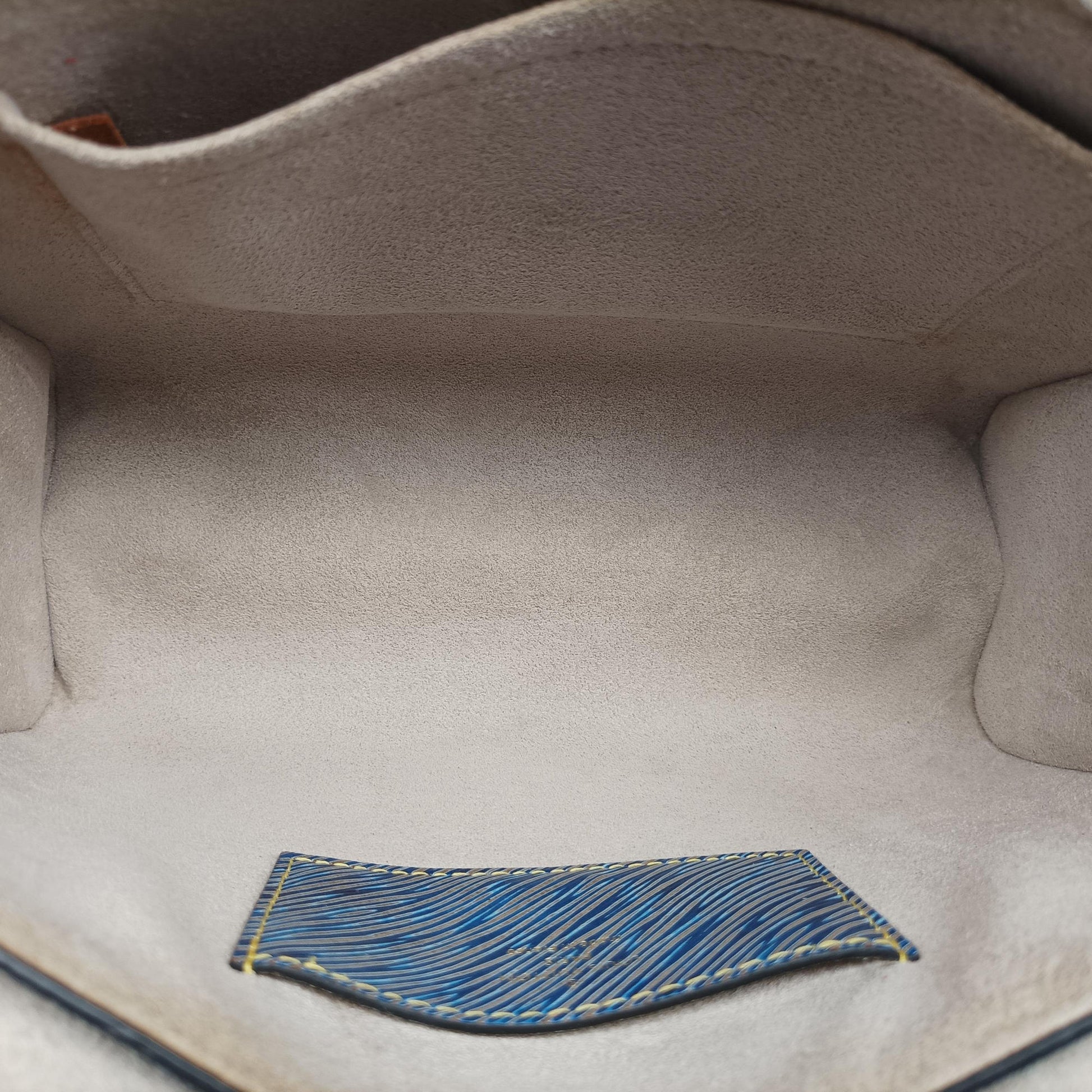 Vintage Louis Vuitton Twist MM Denim blue Epi M50271 shoulderbag | stylenewstar