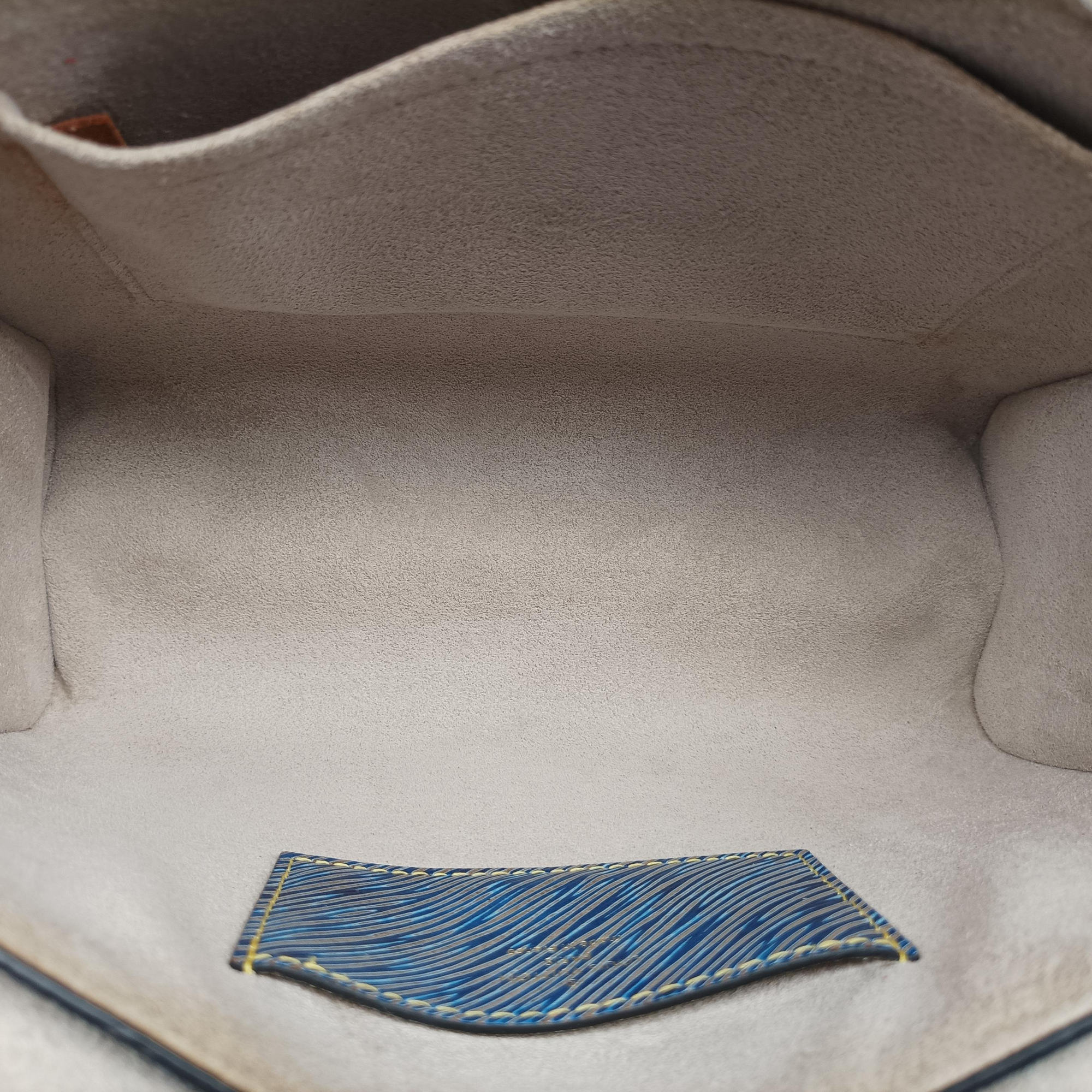 Vintage Louis Vuitton Twist MM Denim blue Epi M50271 shoulderbag | stylenewstar