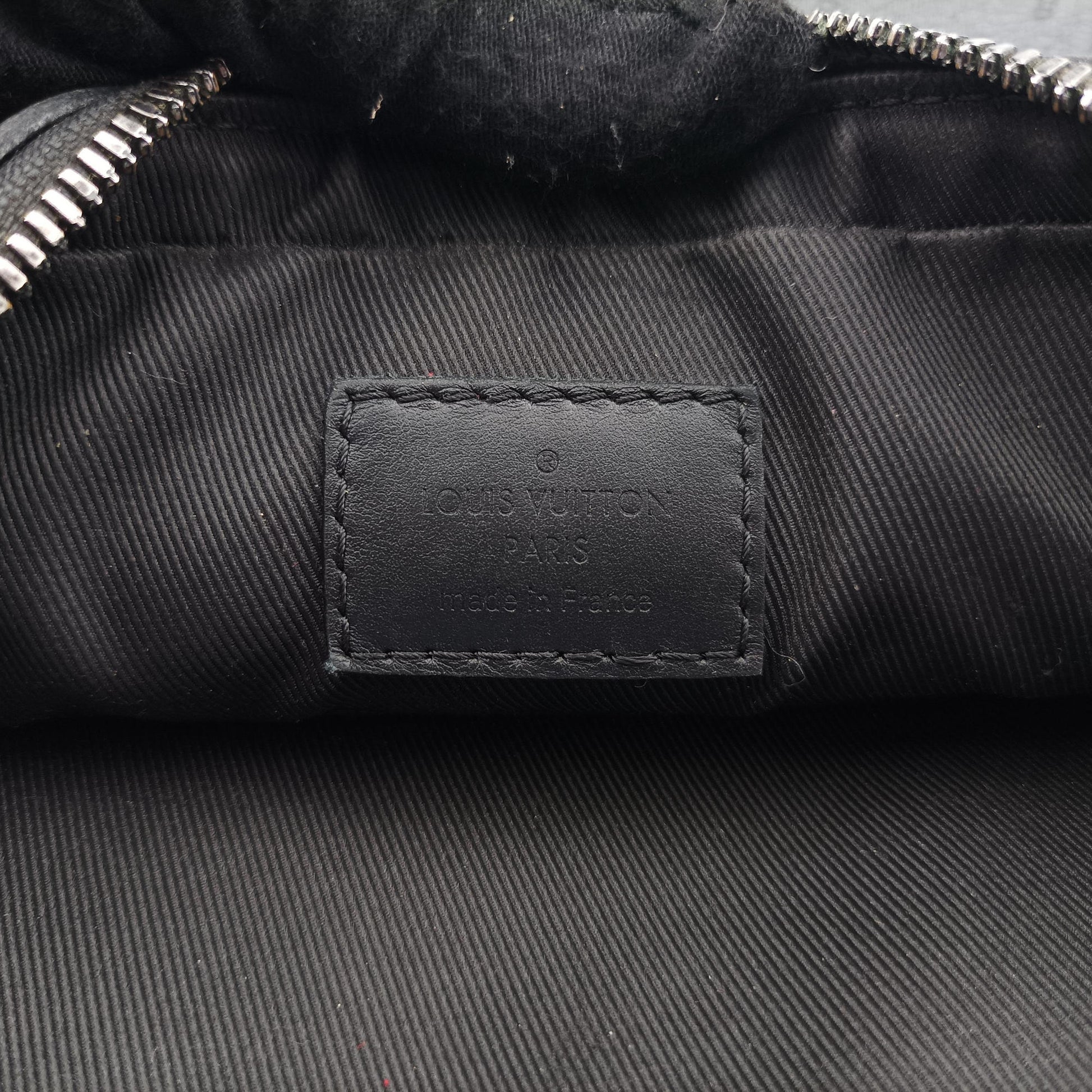 Secondhand Louis Vuitton Duo Messenger Noir Monogram Shadow M69827 shoulderbag | stylenewstar