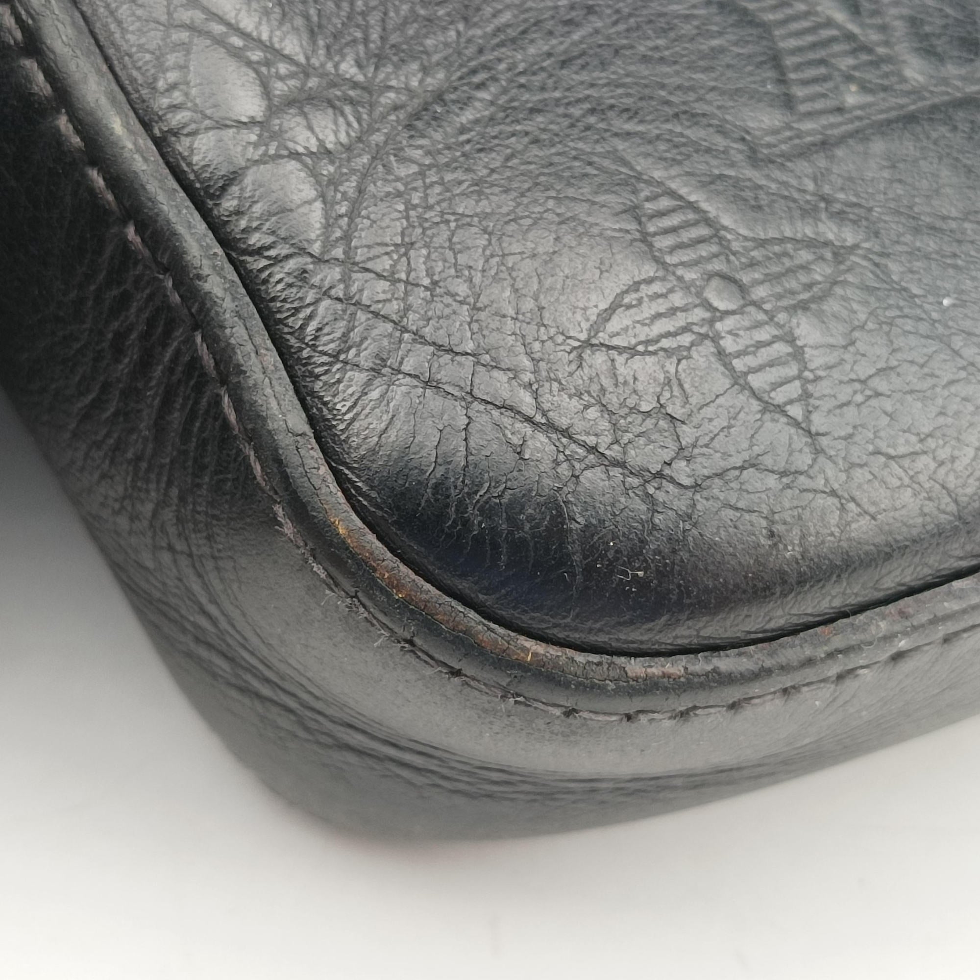 Secondhand Louis Vuitton Duo Messenger Noir Monogram Shadow M69827 shoulderbag | stylenewstar
