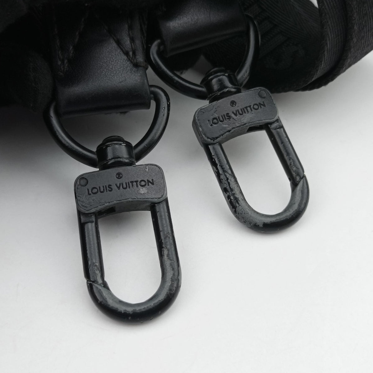 Secondhand Louis Vuitton Duo Messenger Noir Monogram Shadow M69827 shoulderbag | stylenewstar