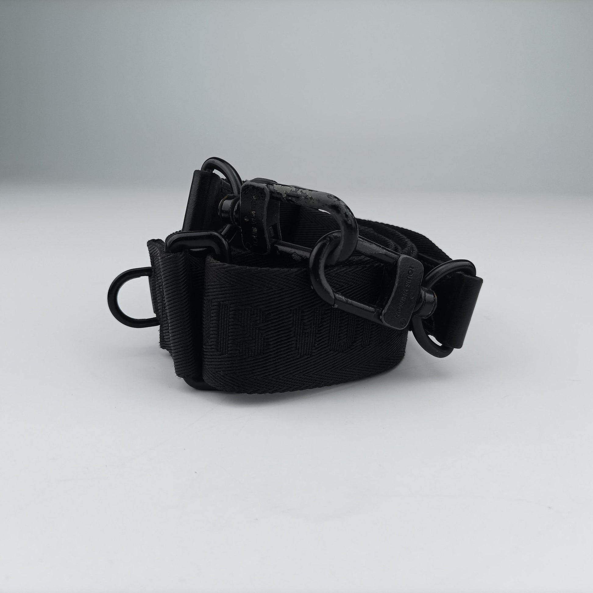 Secondhand Louis Vuitton Duo Messenger Noir Monogram Shadow M69827 shoulderbag | stylenewstar