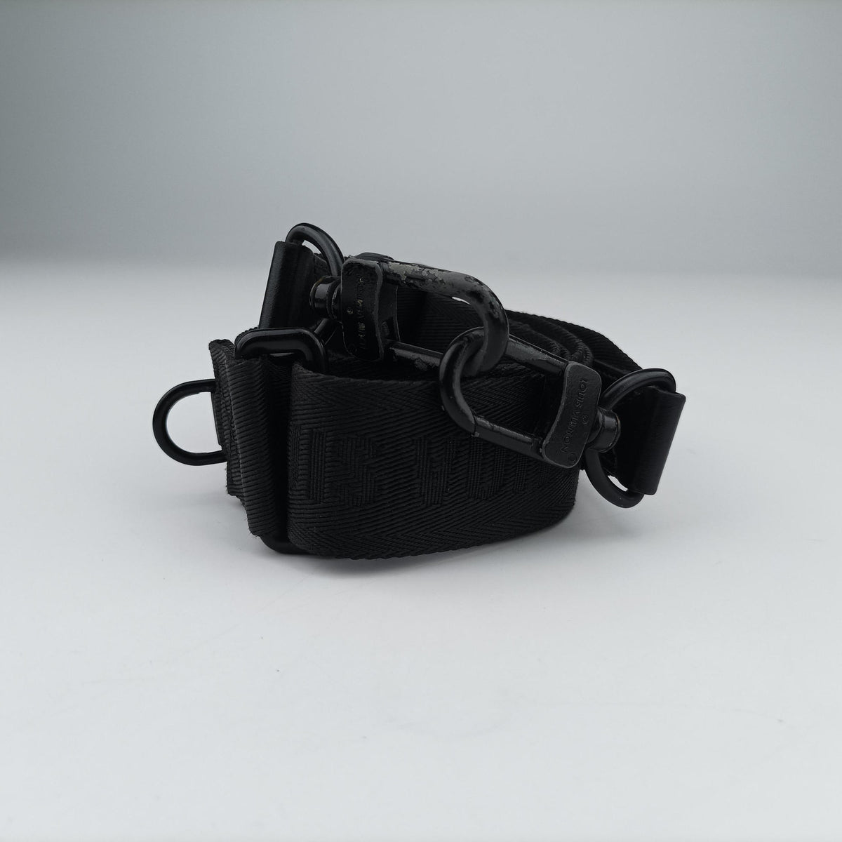 Secondhand Louis Vuitton Duo Messenger Noir Monogram Shadow M69827 shoulderbag | stylenewstar