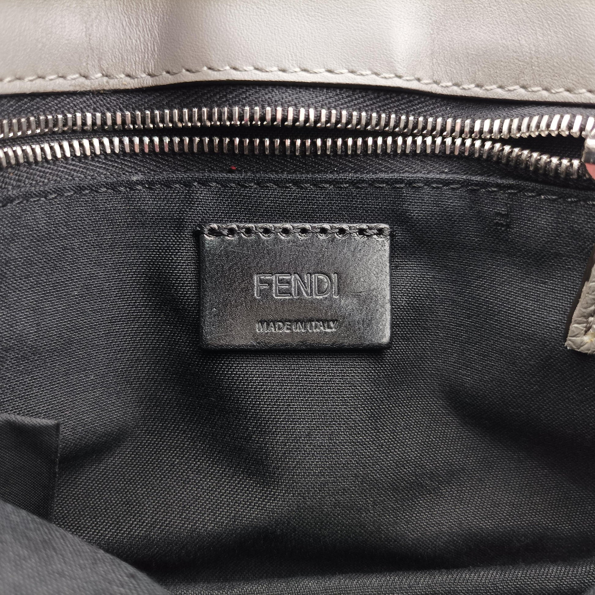 FF Logo Baguette slim Grey Leather 7M0295 7M0295 AGOL 219-0059バゲット スリム グレー レザー 7M0295 7M0295 AGOL 219-0059