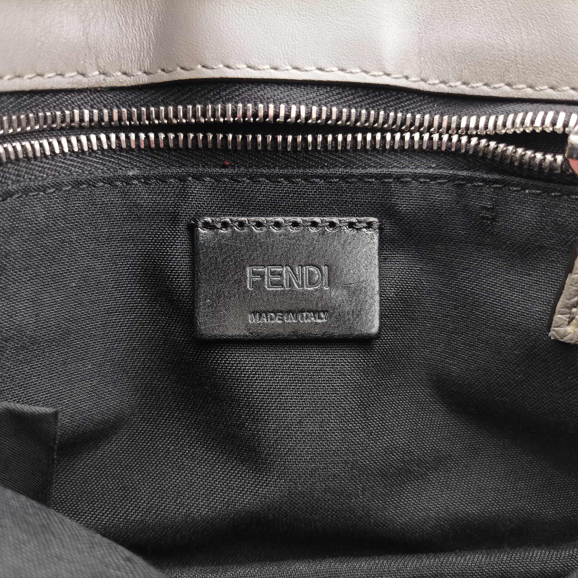 FF Logo Baguette slim Grey Leather 7M0295 7M0295 AGOL 219-0059バゲット スリム グレー レザー 7M0295 7M0295 AGOL 219-0059