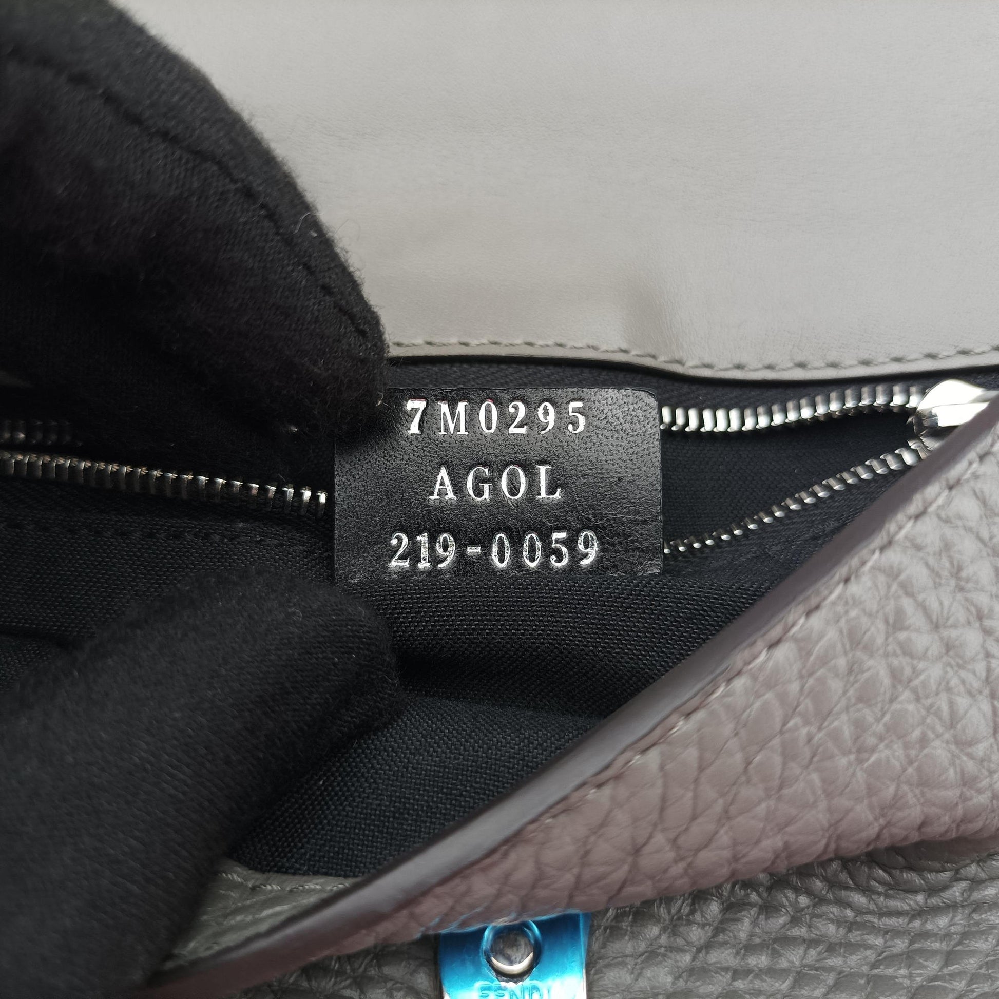 FF Logo Baguette slim Grey Leather 7M0295 7M0295 AGOL 219-0059バゲット スリム グレー レザー 7M0295 7M0295 AGOL 219-0059