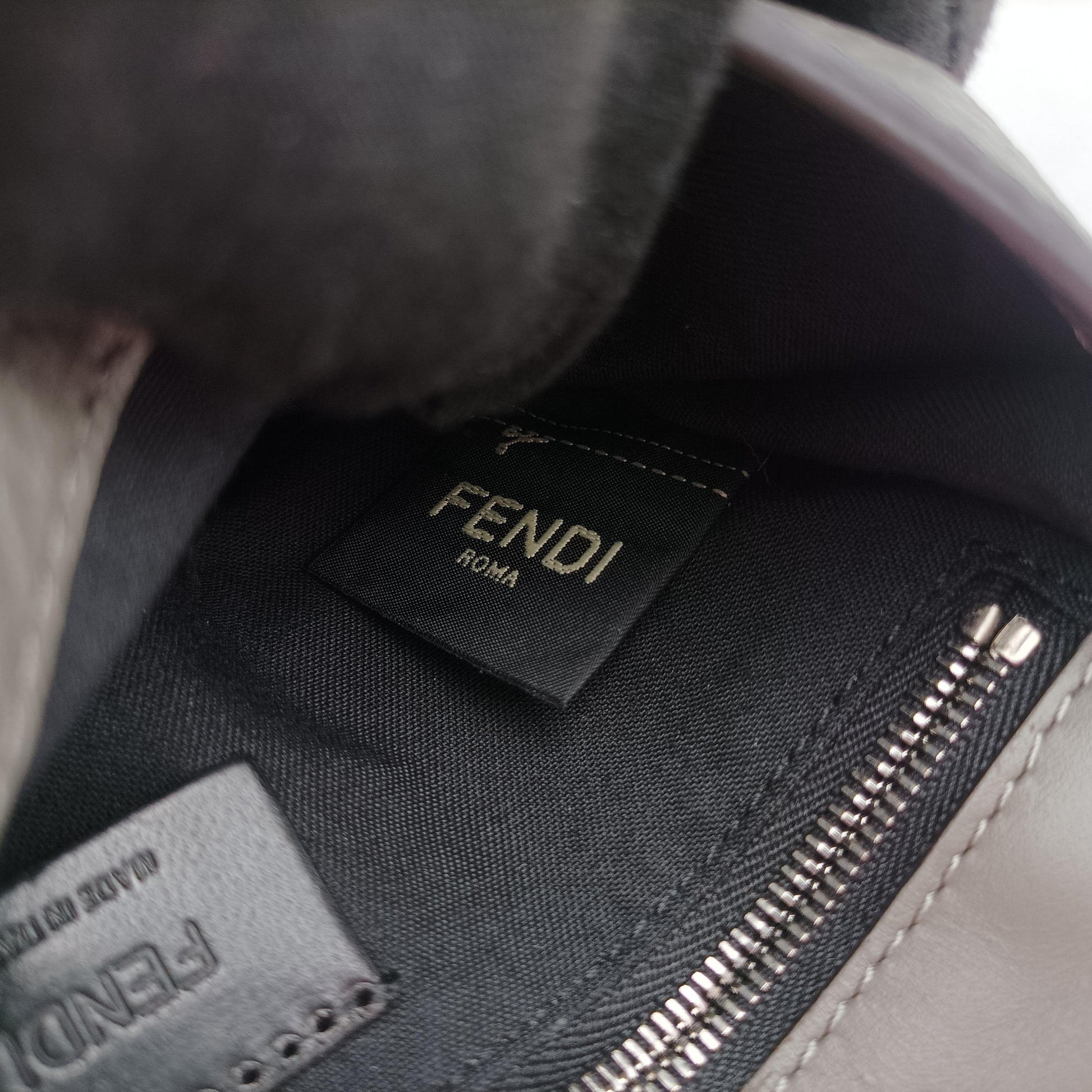 FF Logo Baguette slim Grey Leather 7M0295 7M0295 AGOL 219-0059バゲット スリム グレー レザー 7M0295 7M0295 AGOL 219-0059