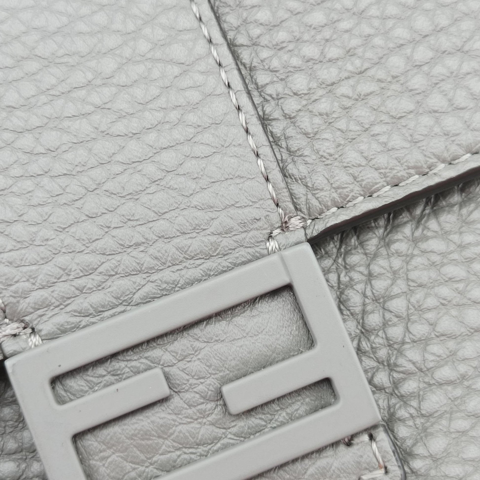 FF Logo Baguette slim Grey Leather 7M0295 7M0295 AGOL 219-0059バゲット スリム グレー レザー 7M0295 7M0295 AGOL 219-0059