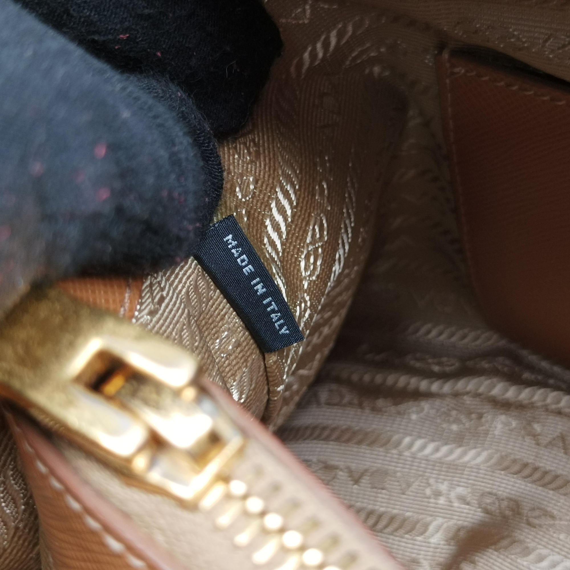 Secondhand Prada Promenade Brown SAFFIANO patent BN2567 handbag | stylenewstar
