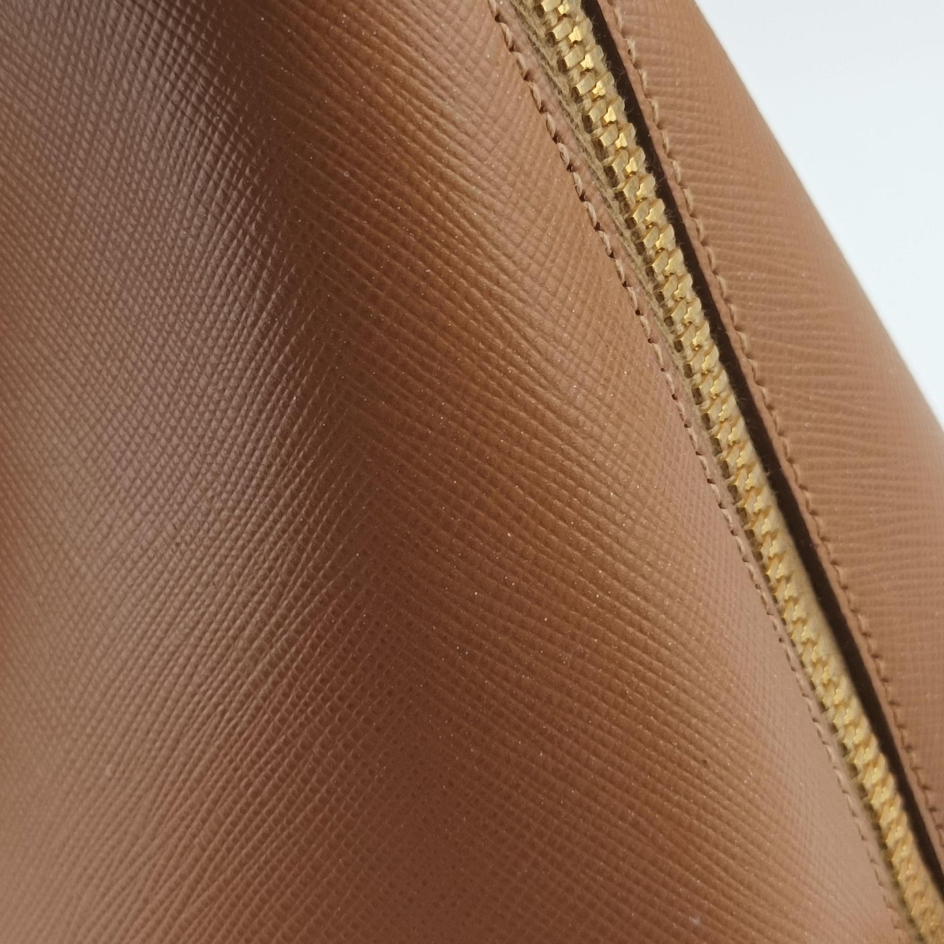 Secondhand Prada Promenade Brown SAFFIANO patent BN2567 handbag | stylenewstar
