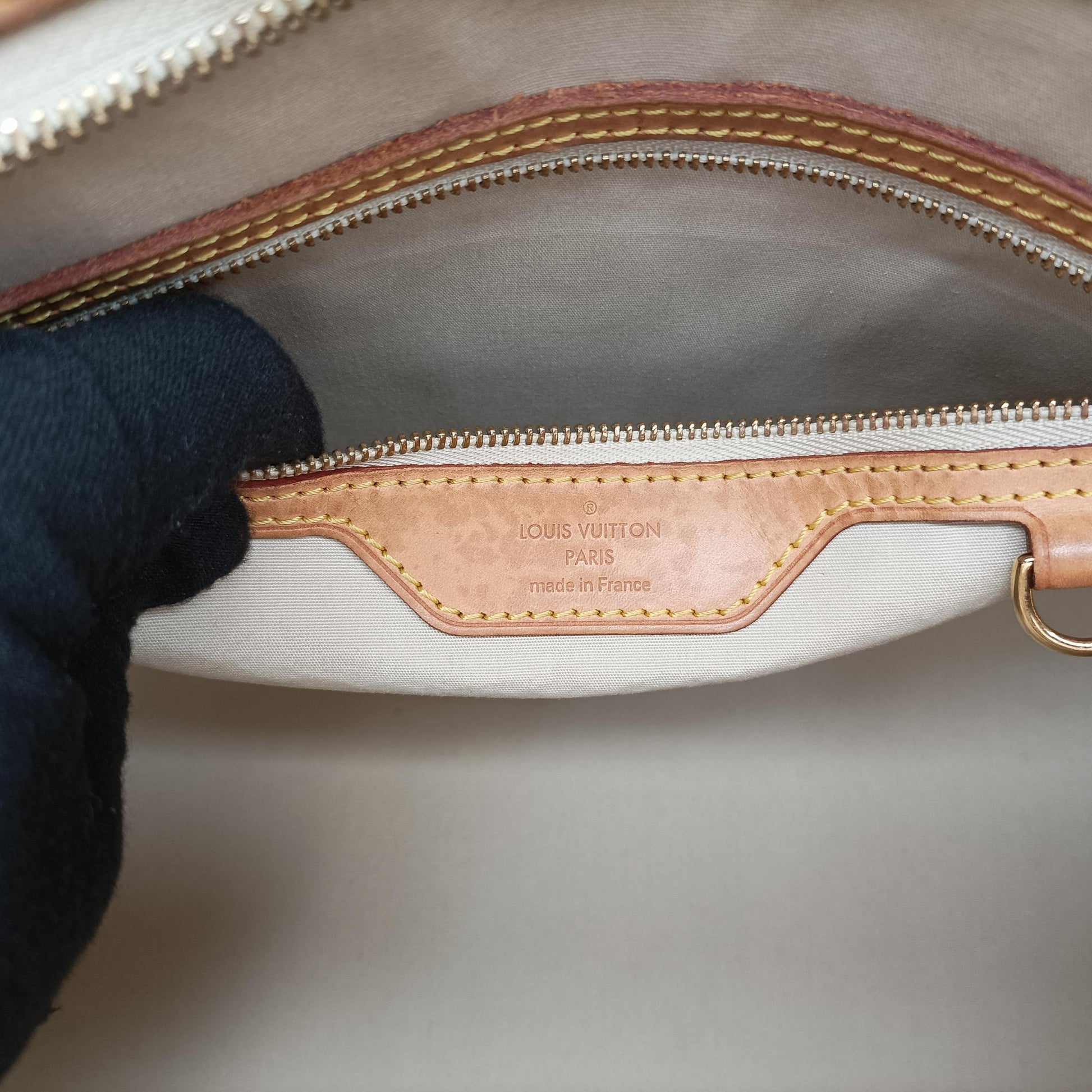 Pre-owned Louis Vuitton Brea MM Dunne Vernis M90180 shoulderbag | stylenewstar