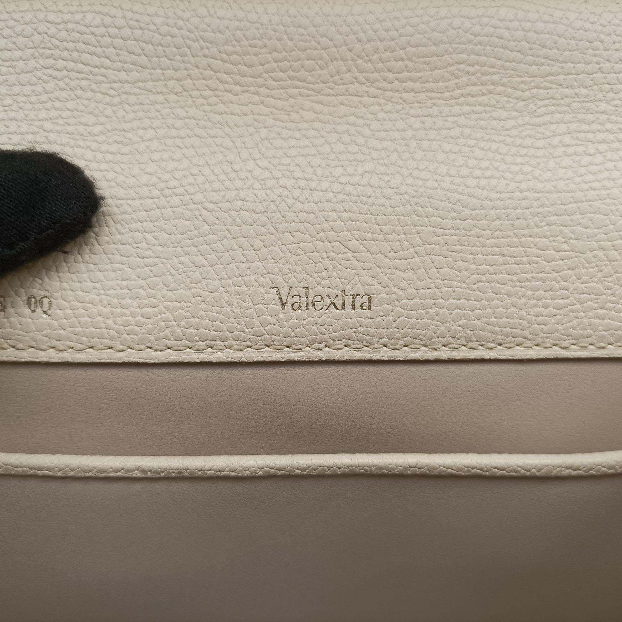 Iside White Calfskin N 431666イジィデ ホワイト カーフスキン N 431666
