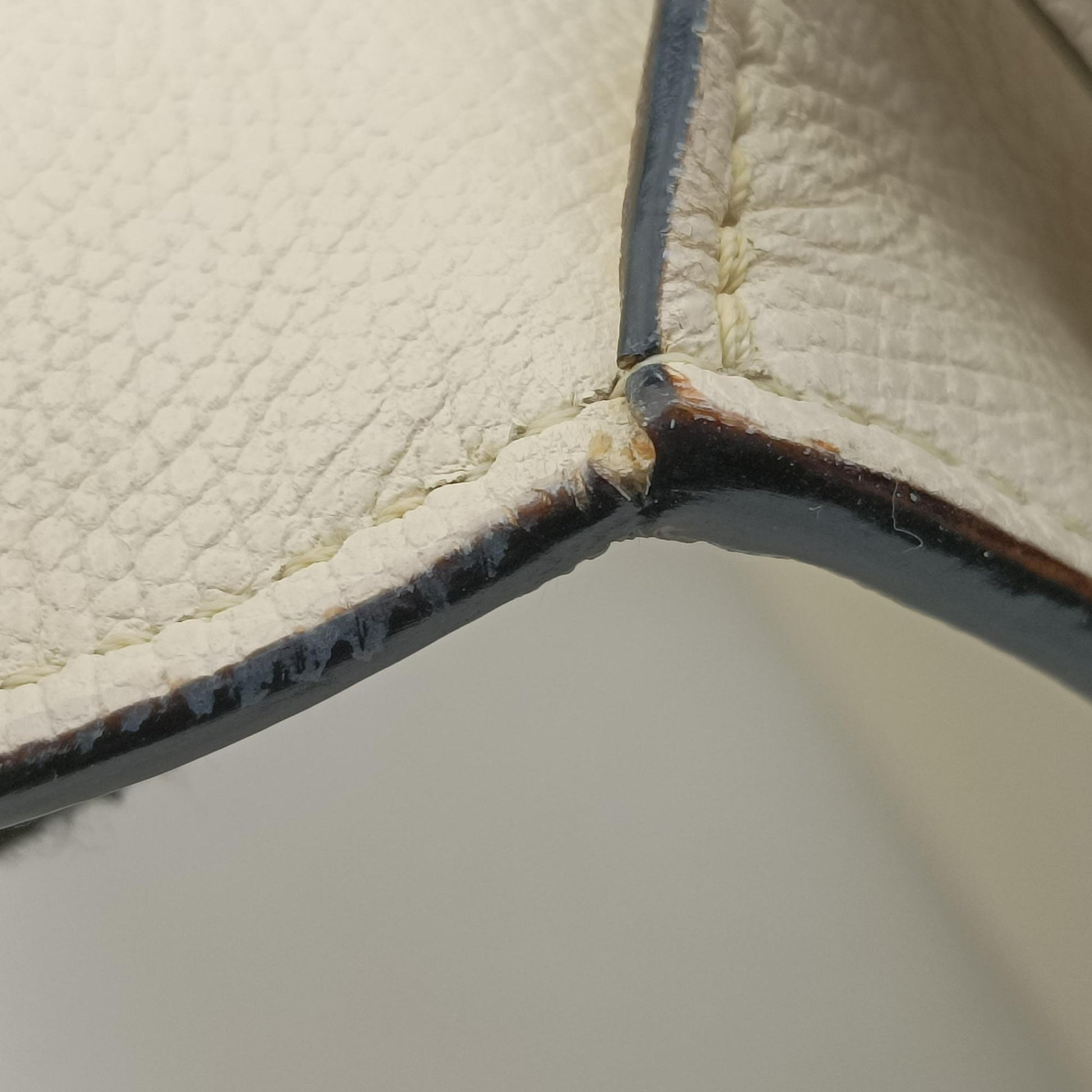 Iside White Calfskin N 431666イジィデ ホワイト カーフスキン N 431666