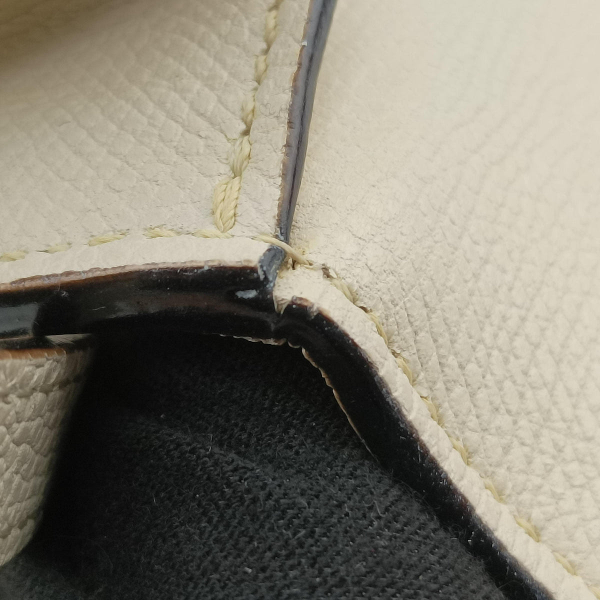 Iside White Calfskin N 431666イジィデ ホワイト カーフスキン N 431666