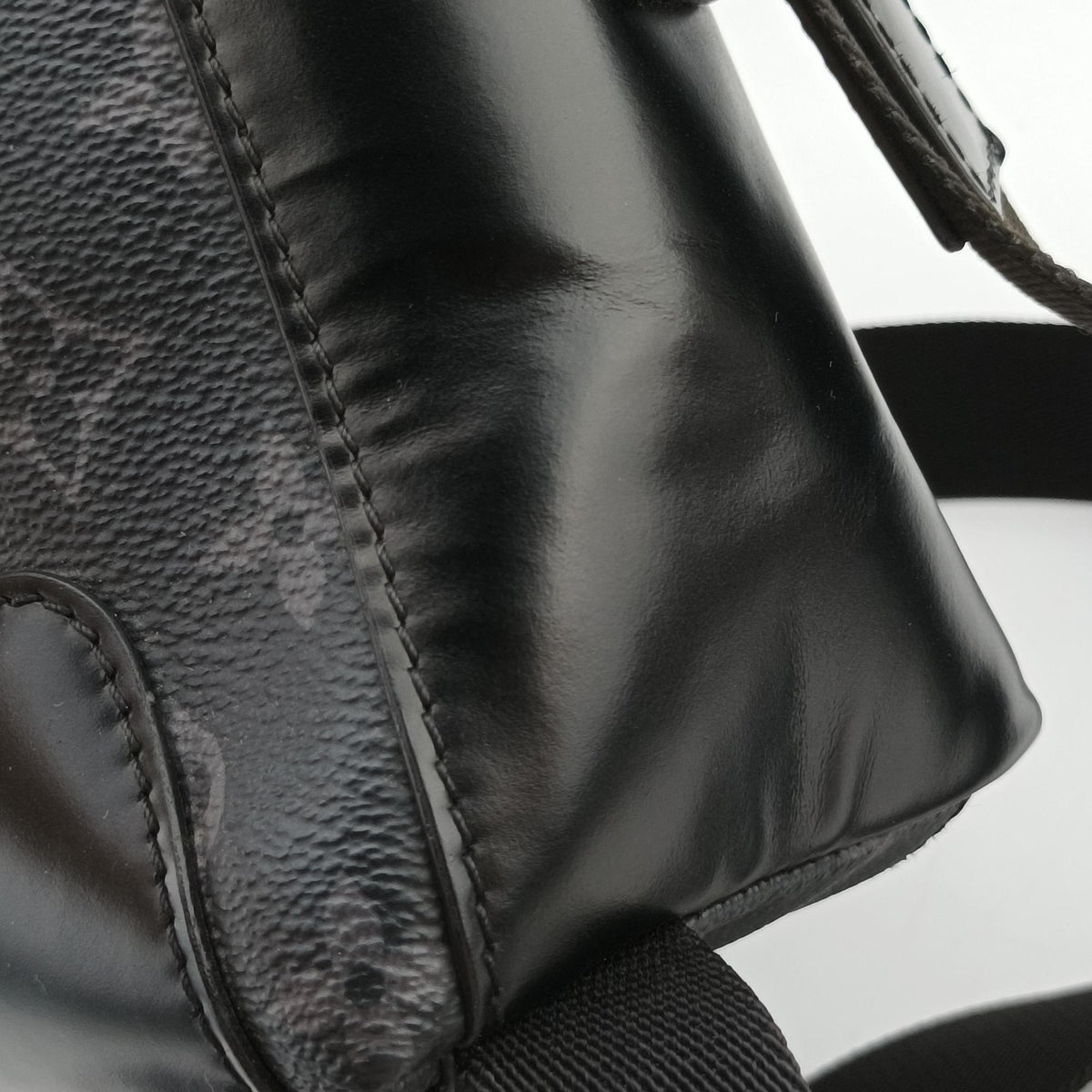 Messenger Voyage PM Noir Monogram Eclipse M40511 FO0261 IC ChipメッセンジャーヴォワヤージュPM ノワール モノグラム エクリプス M40511 FO0261 ICチップ