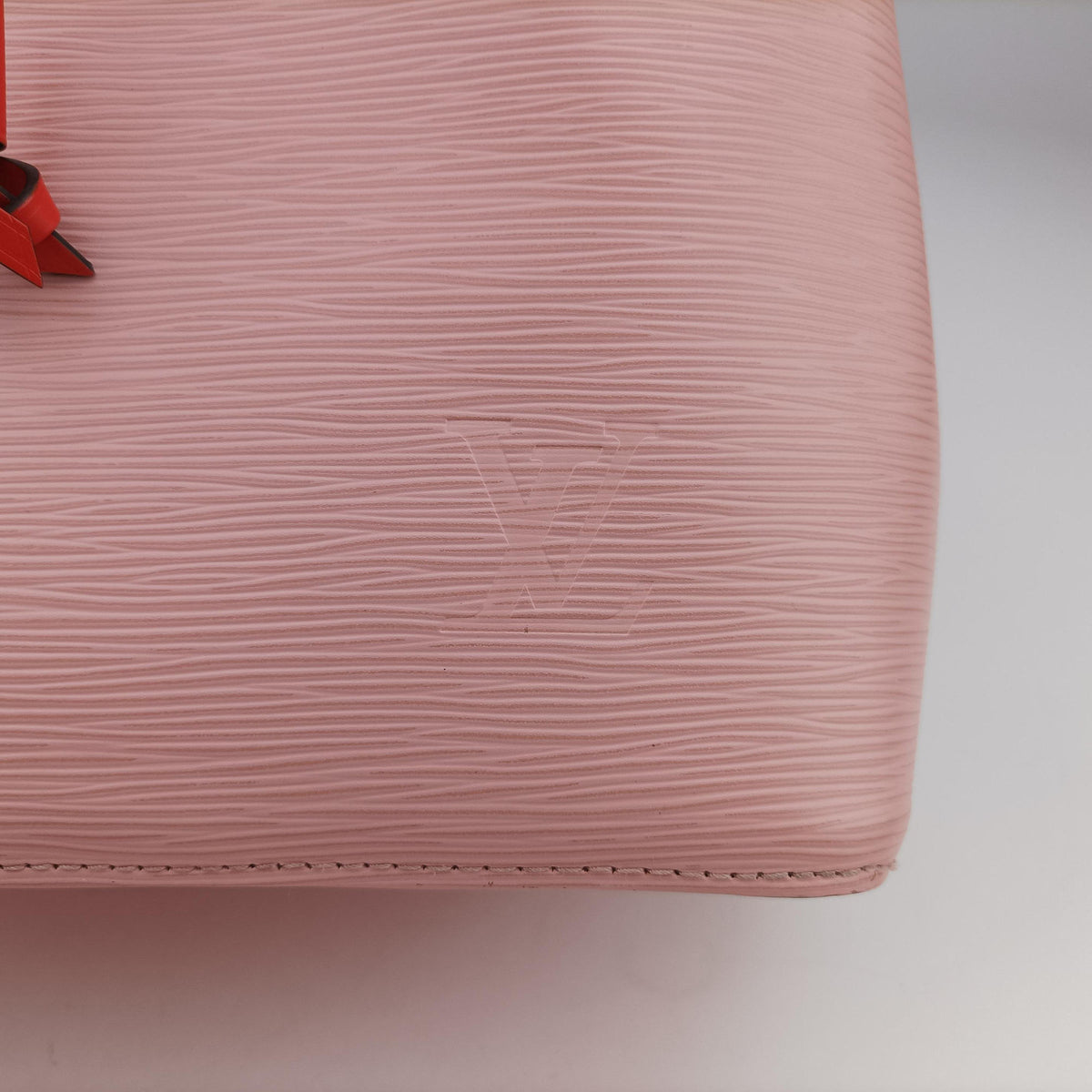 Pre-owned Louis Vuitton NeoNoe Rose Valerine Epi M54370 shoulderbag | stylenewstar
