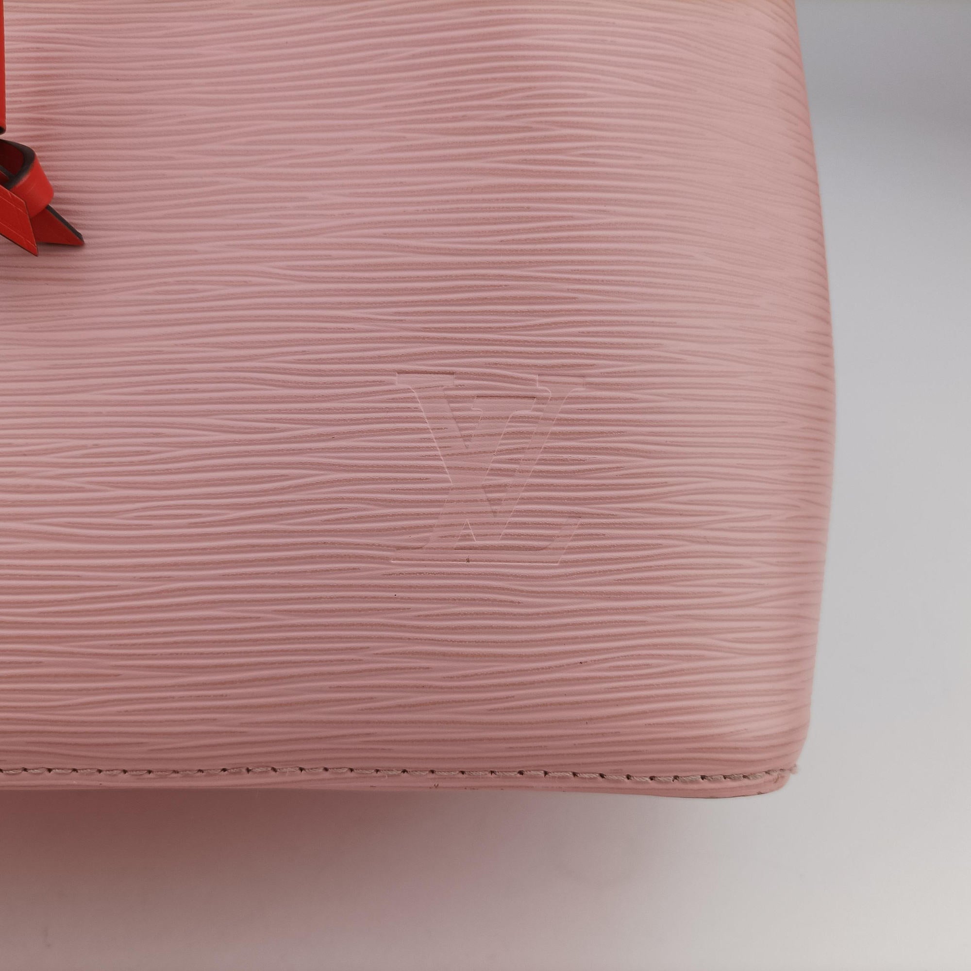 Pre-owned Louis Vuitton NeoNoe Rose Valerine Epi M54370 shoulderbag | stylenewstar