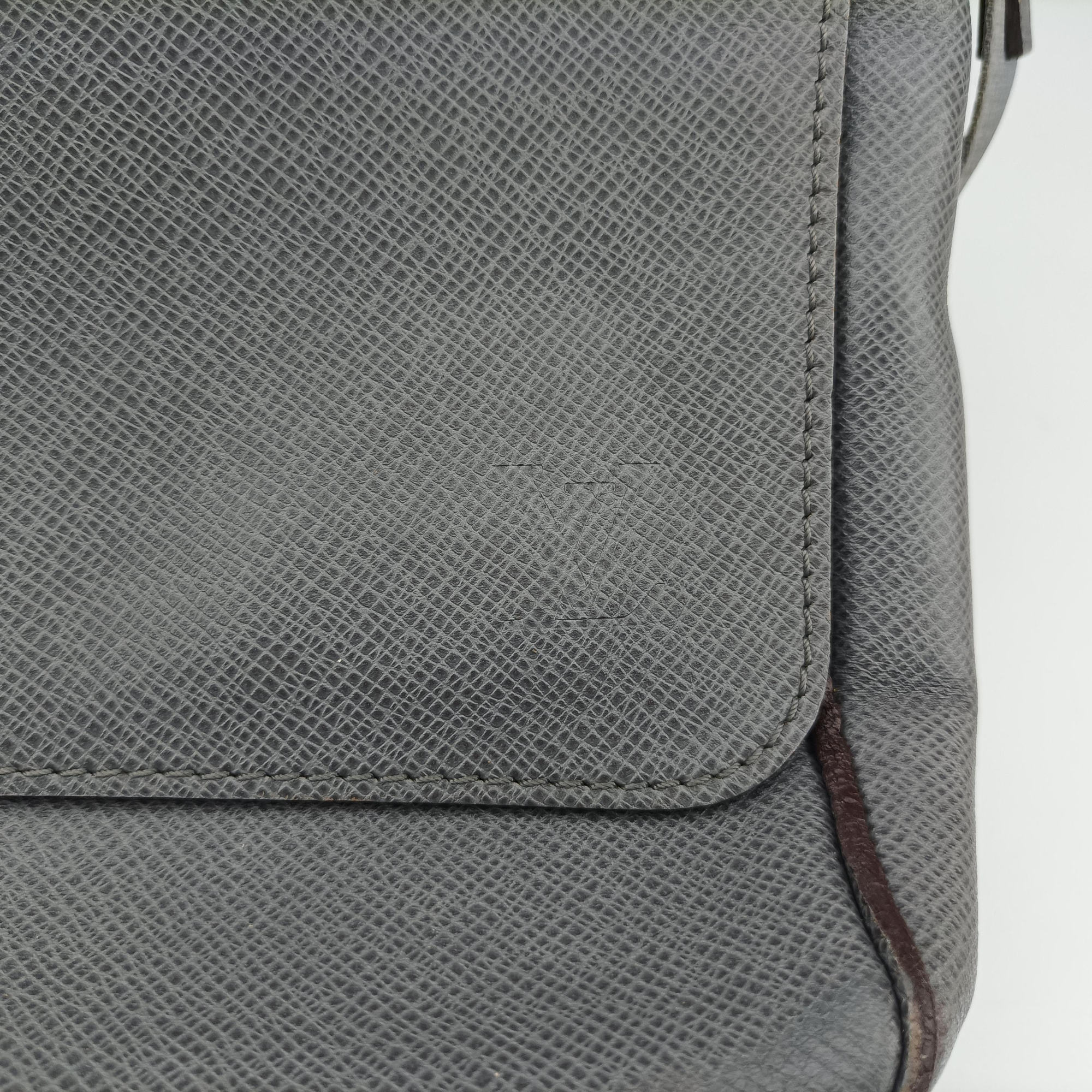 Pre-owned Louis Vuitton Roman MM Gracie Taiga M32623 shoulderbag | stylenewstar
