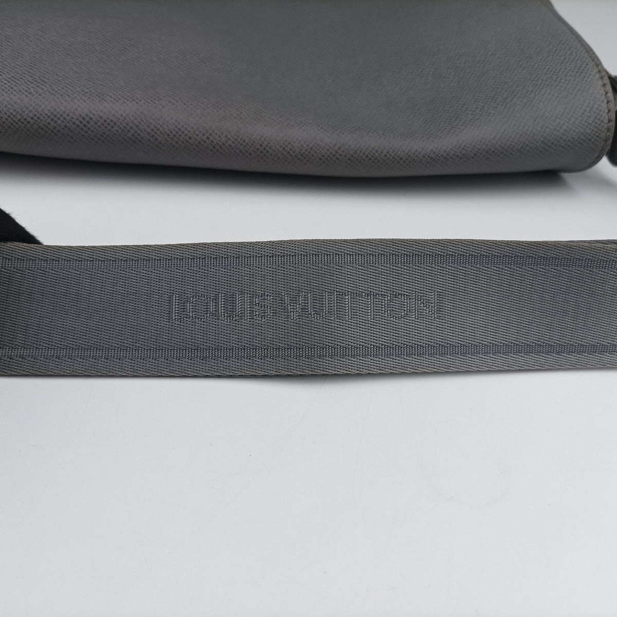 Pre-owned Louis Vuitton Roman MM Gracie Taiga M32623 shoulderbag | stylenewstar