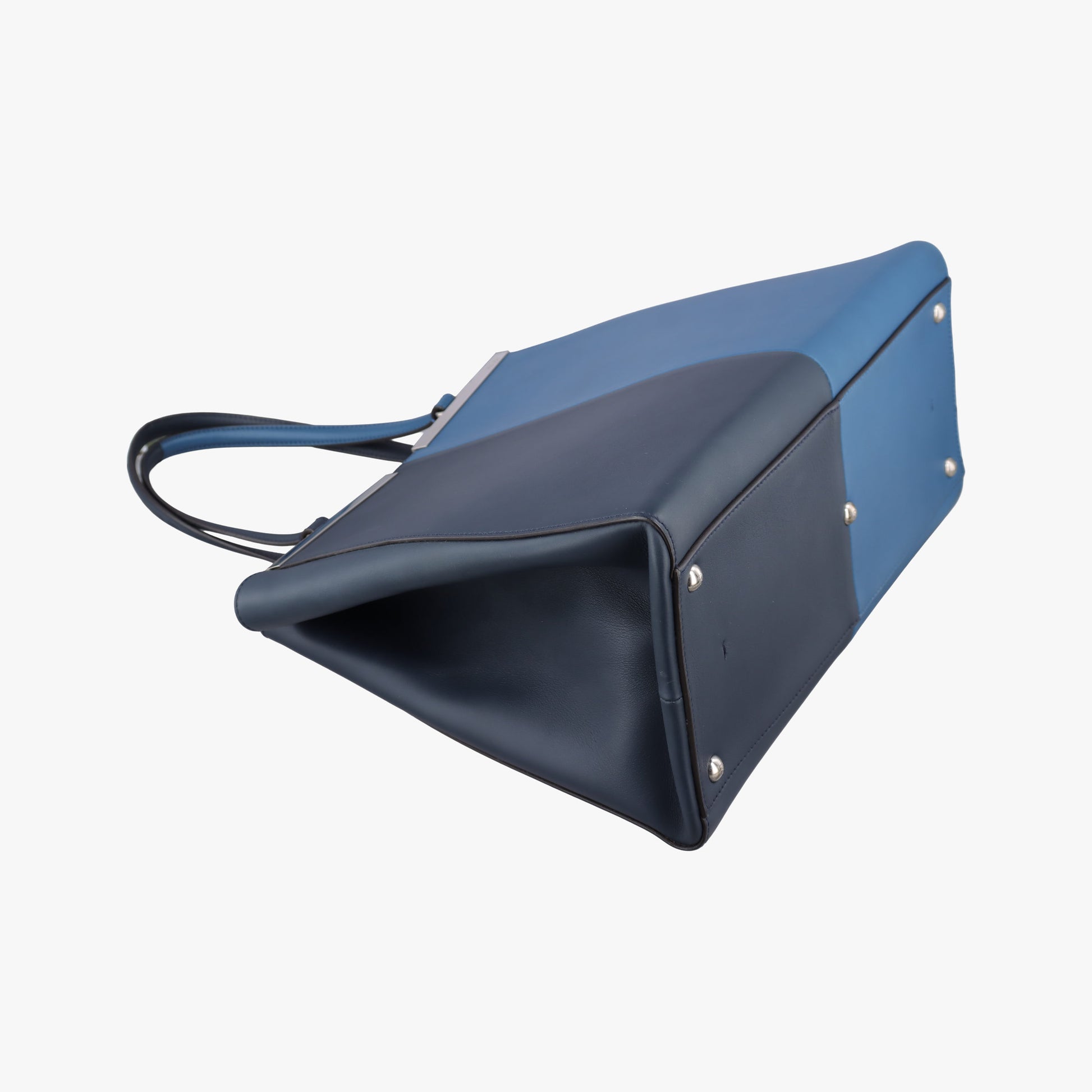 Troisjours Navy × Blue Leather 8BH272 8BH272-N5T 148-2516トロワジュール ネイビー × ブルー レザー 8BH272 8BH272-N5T 148-2516