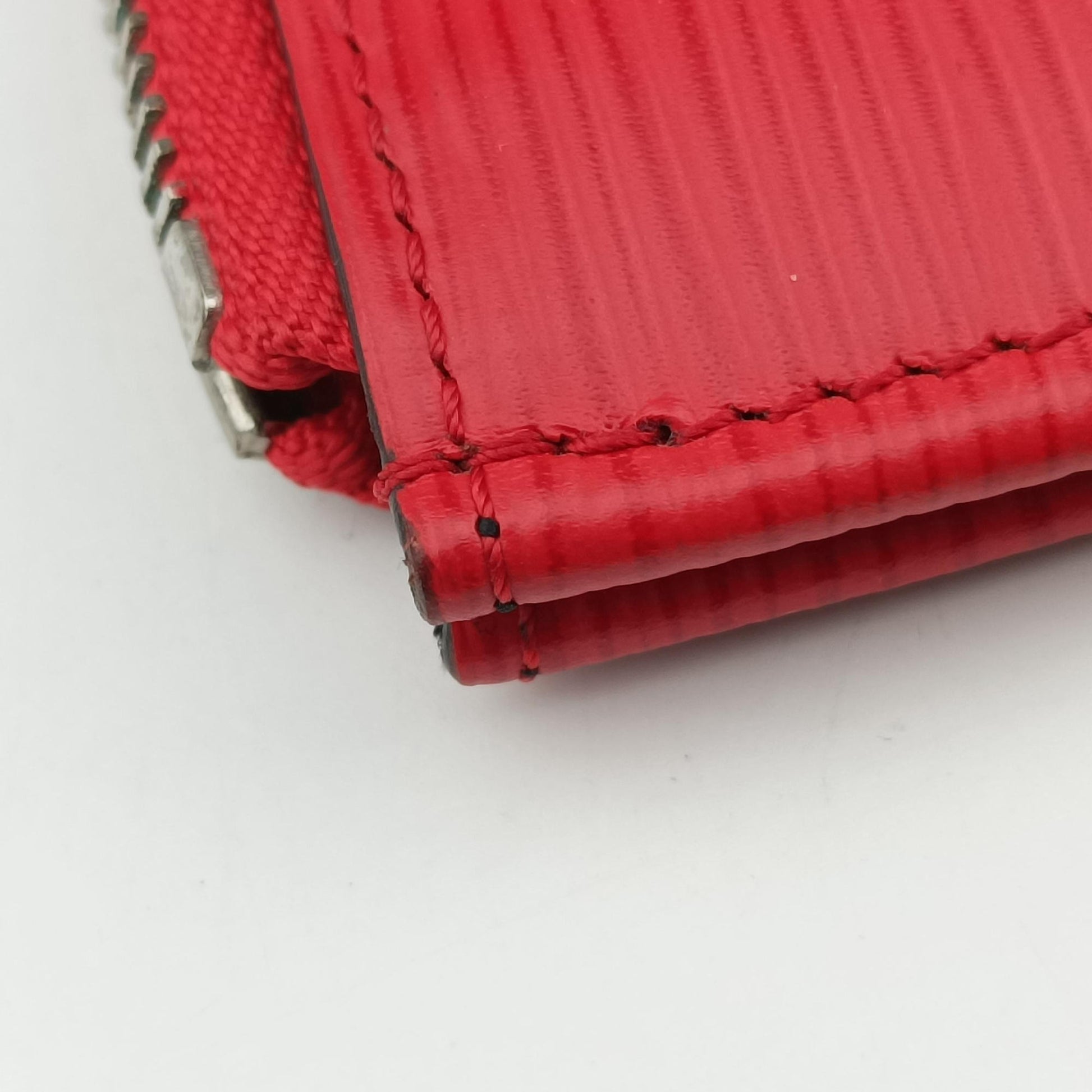 Pochette Jour GM Supreme Collaboration ROUGE×white epi M67722 TJ2127ポシェット ジュール GM シュプリーム コラボ ルージュ×ホワイト エピ M67722 TJ2127