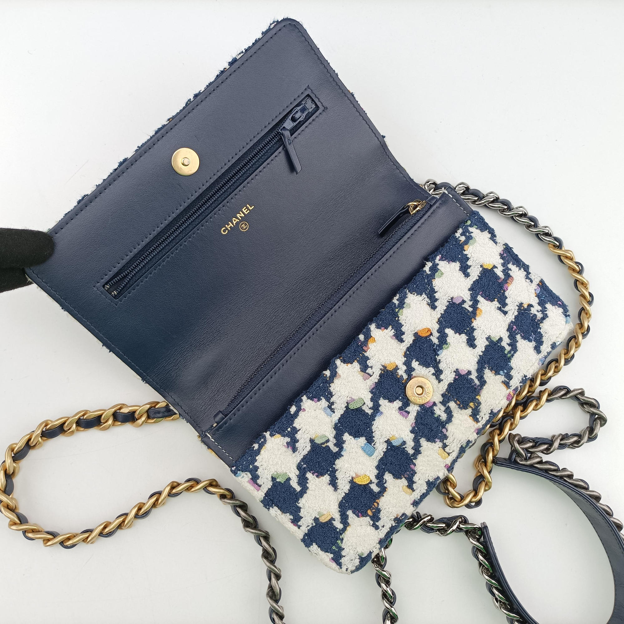 Chanel 19 WOC Houndstooth White × Navy fabric AP0957 31002556シャネル19 フラップ 千鳥格子 ホワイト×ネイビー ファブリック AP0957 31002556