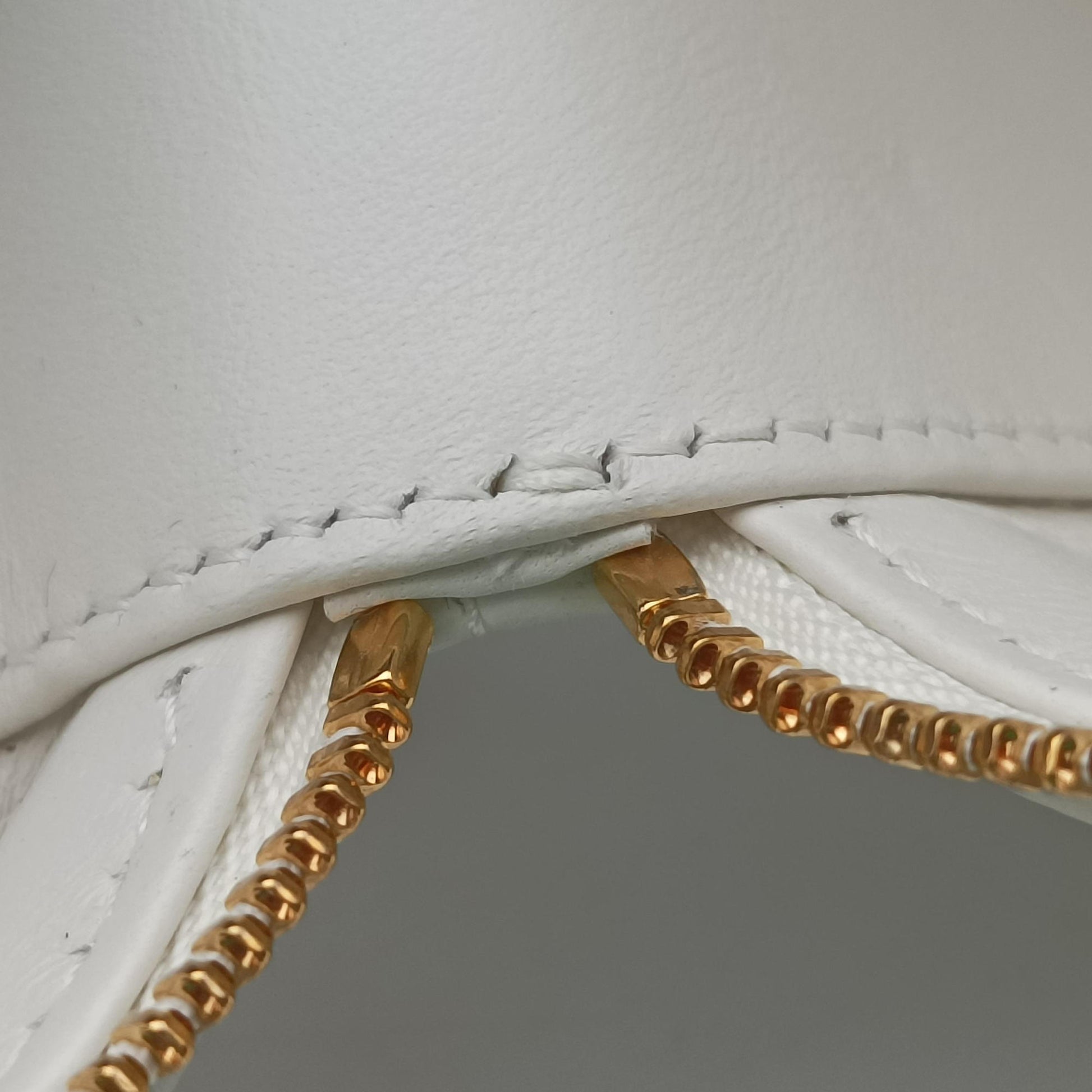Dioramour Dior Caro Heart Micro Vanity Case White Lambskin 56-MA-0234ディオールアムール ディオール カロ ハート マイクロヴァニティ ホワイト ラムスキン 56-MA-0234