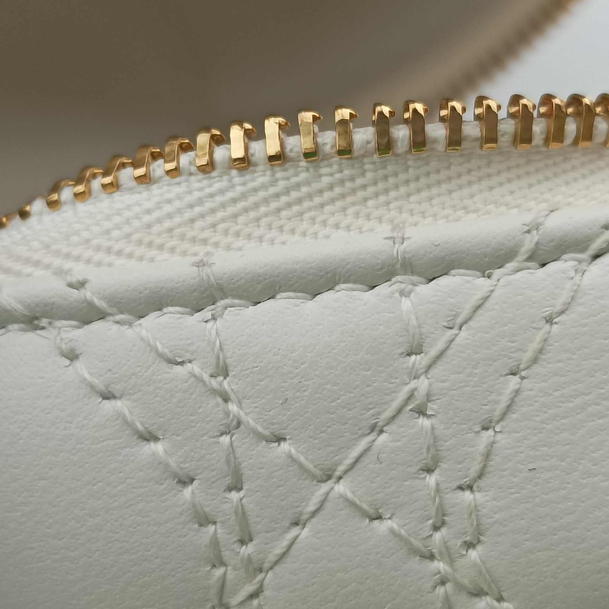 Dioramour Dior Caro Heart Micro Vanity Case White Lambskin 56-MA-0234ディオールアムール ディオール カロ ハート マイクロヴァニティ ホワイト ラムスキン 56-MA-0234