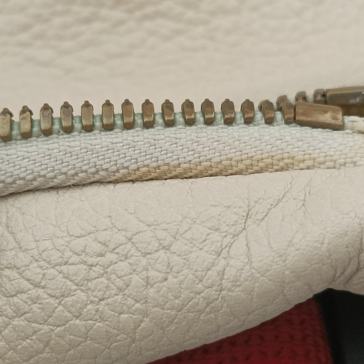 Vintage Gucci Print White Leather 530412 bum bag/waist bag | stylenewstar